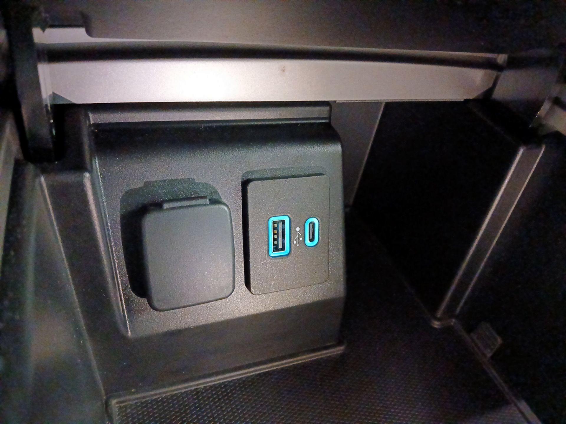 Thumbnail: 2020 Ford Explorer - 19