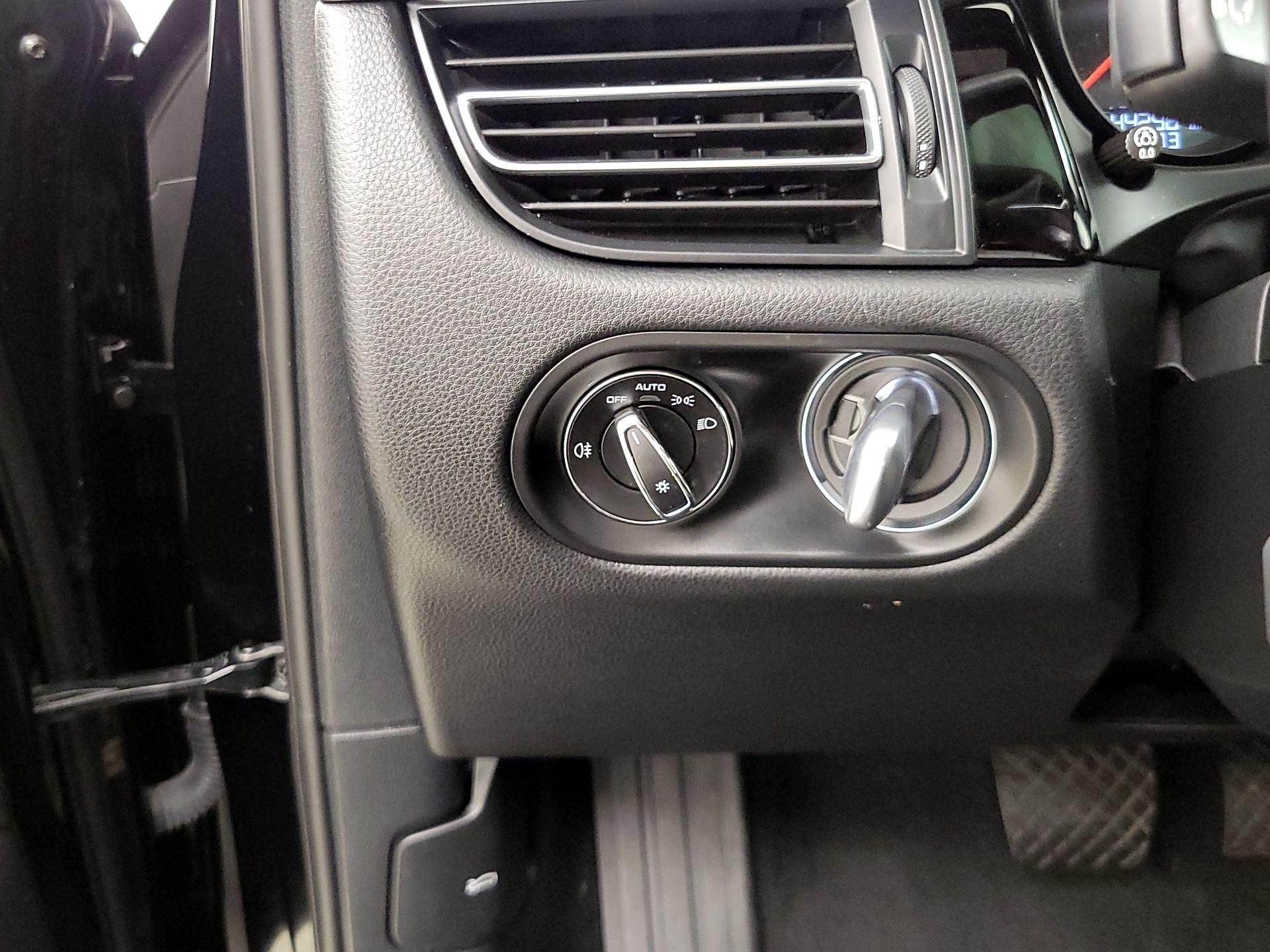 Thumbnail: 2021 Porsche Macan - 13