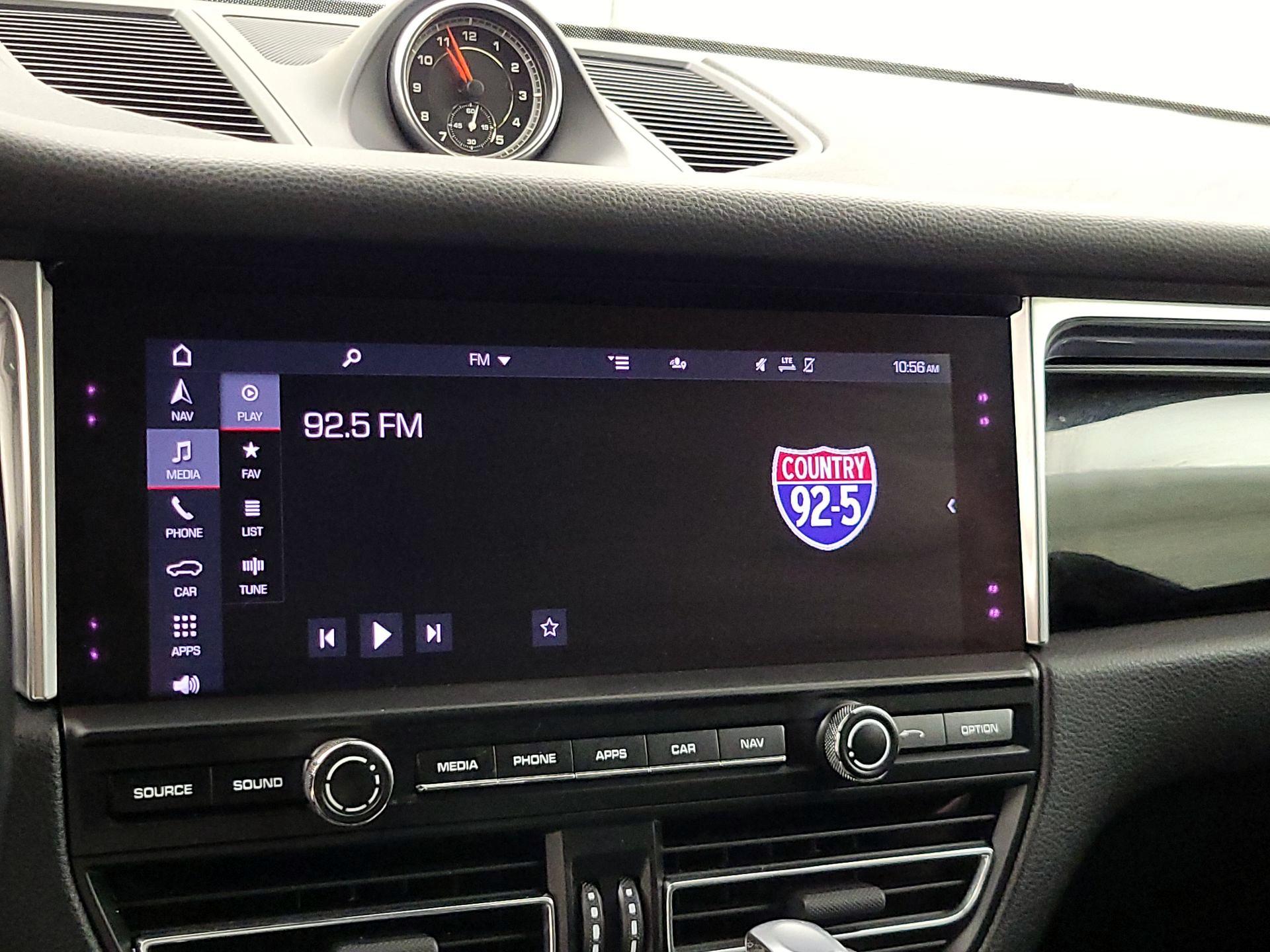 Thumbnail: 2021 Porsche Macan - 16