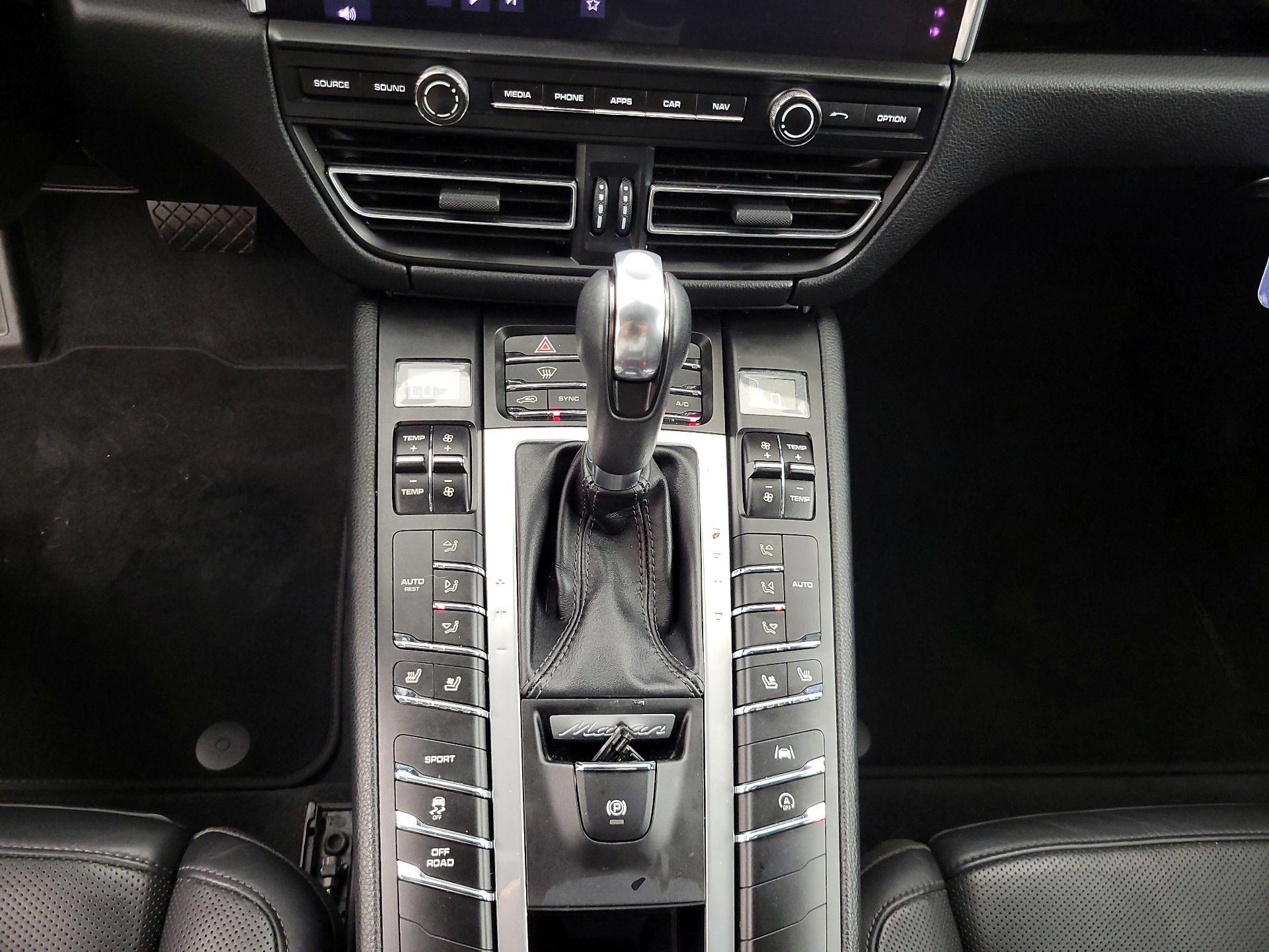 Thumbnail: 2021 Porsche Macan - 18