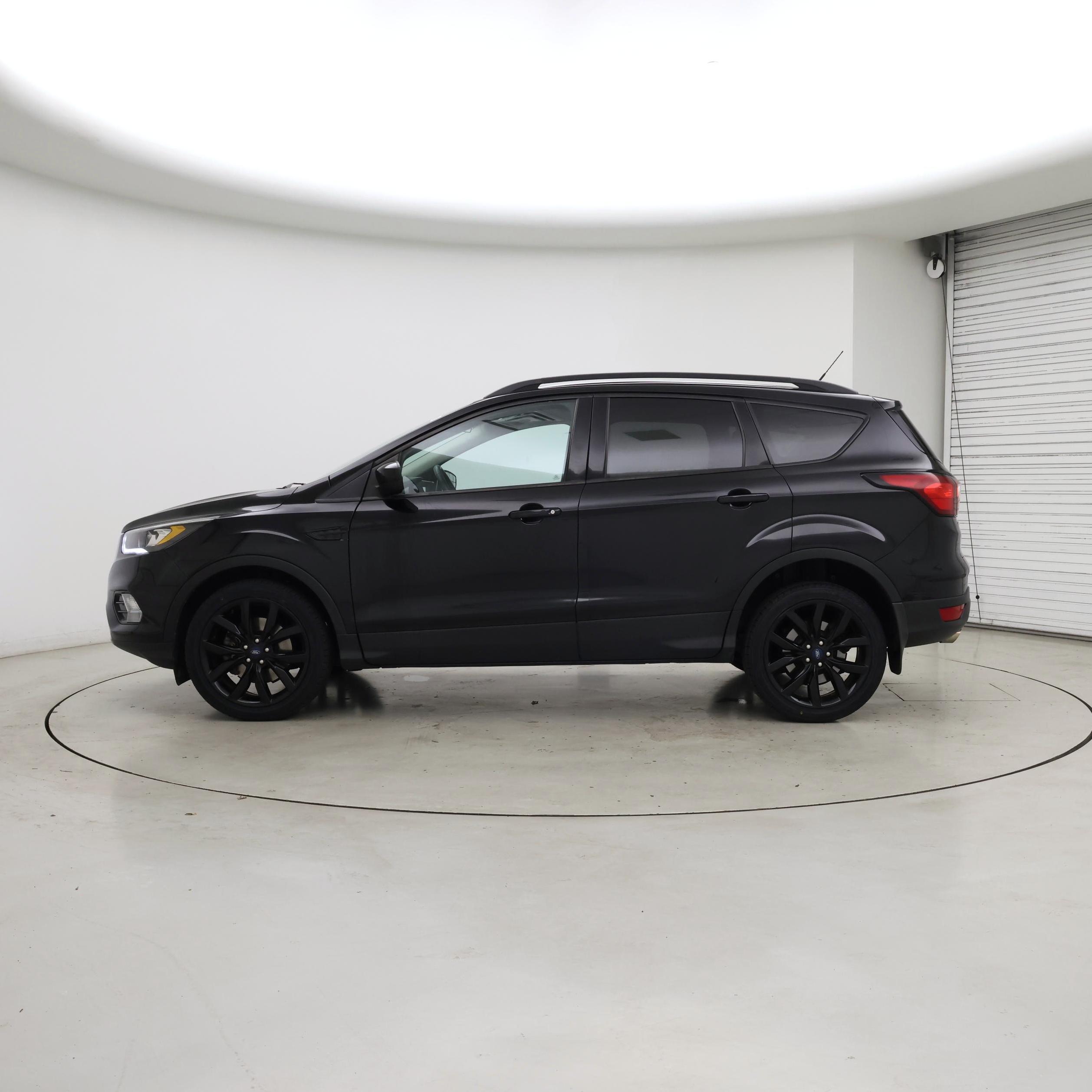 Thumbnail: 2019 Ford Escape - 3