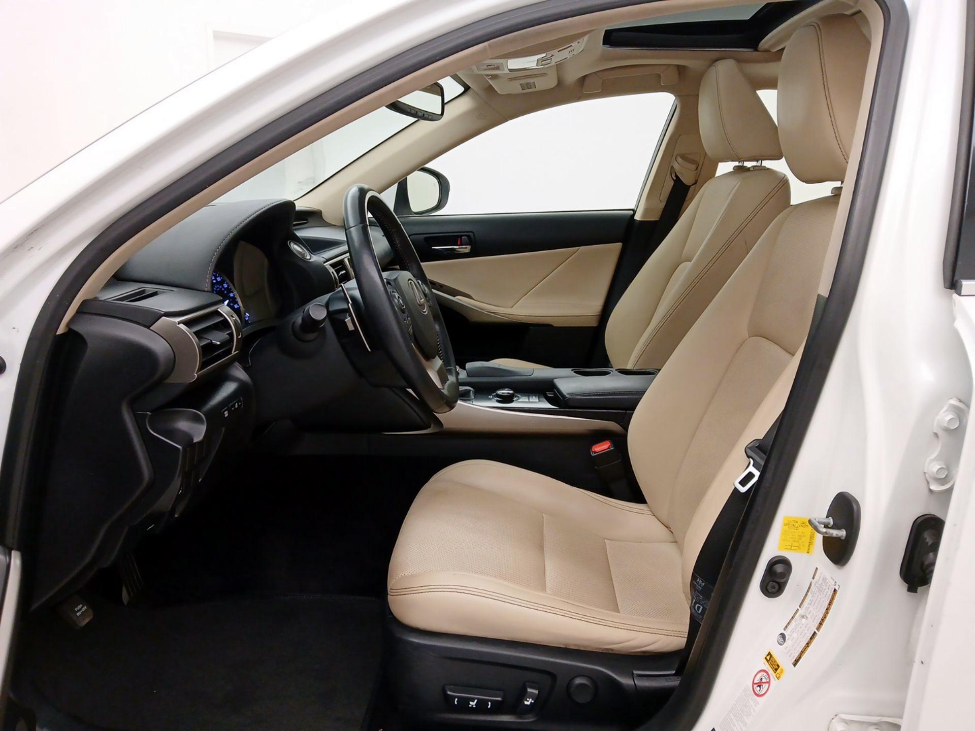 Thumbnail: 2014 Lexus IS - 11