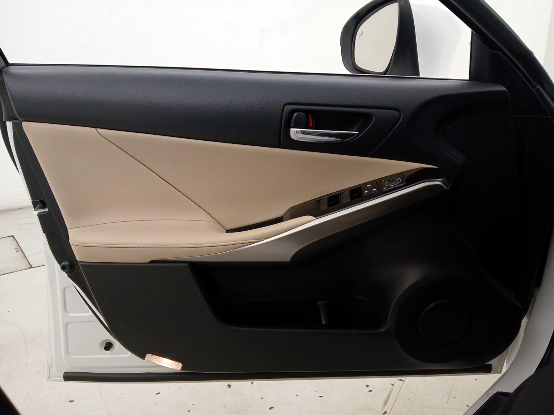 Thumbnail: 2014 Lexus IS - 12