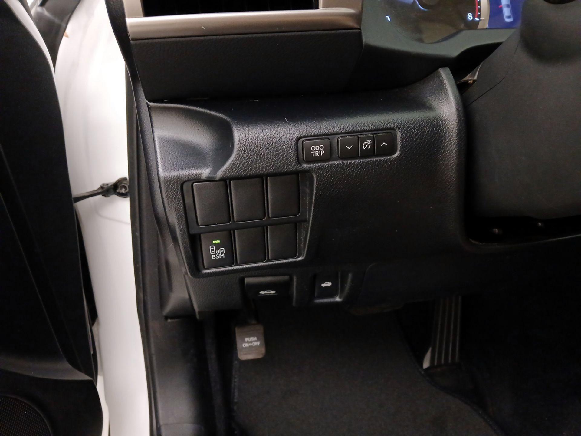 Thumbnail: 2014 Lexus IS - 13