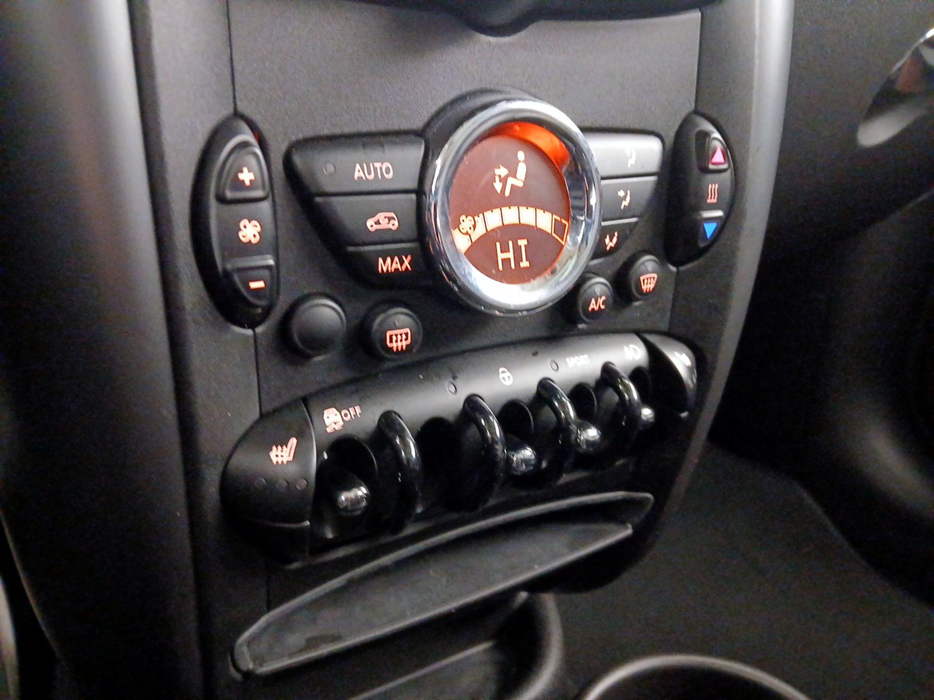 Thumbnail: 2015 MINI Cooper Paceman - 14