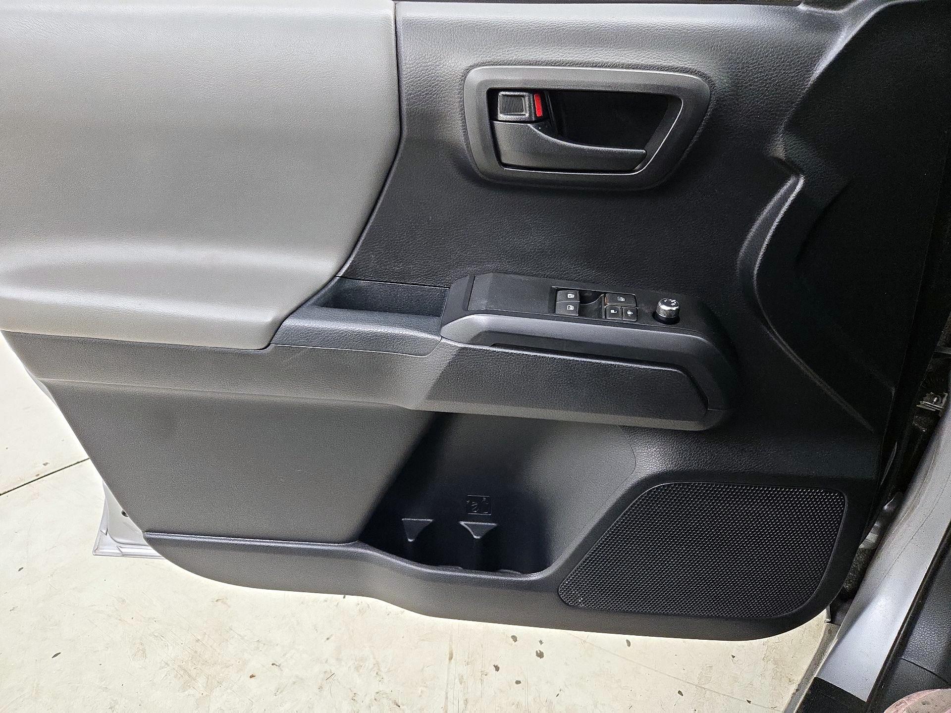 Thumbnail: 2018 Toyota Tacoma - 12