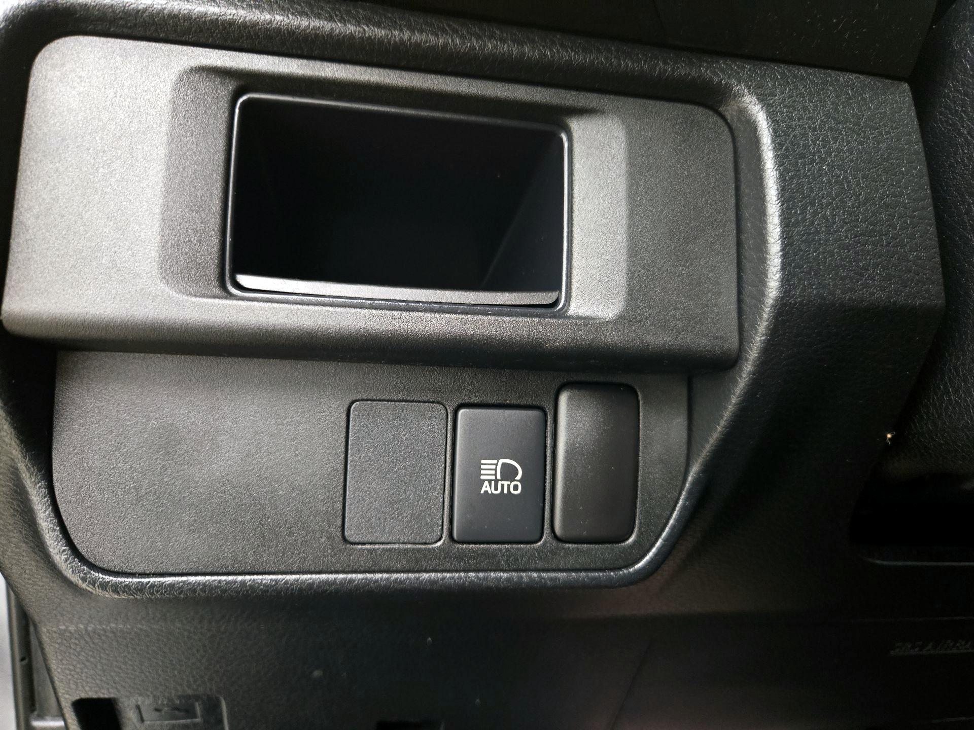 Thumbnail: 2018 Toyota Tacoma - 13