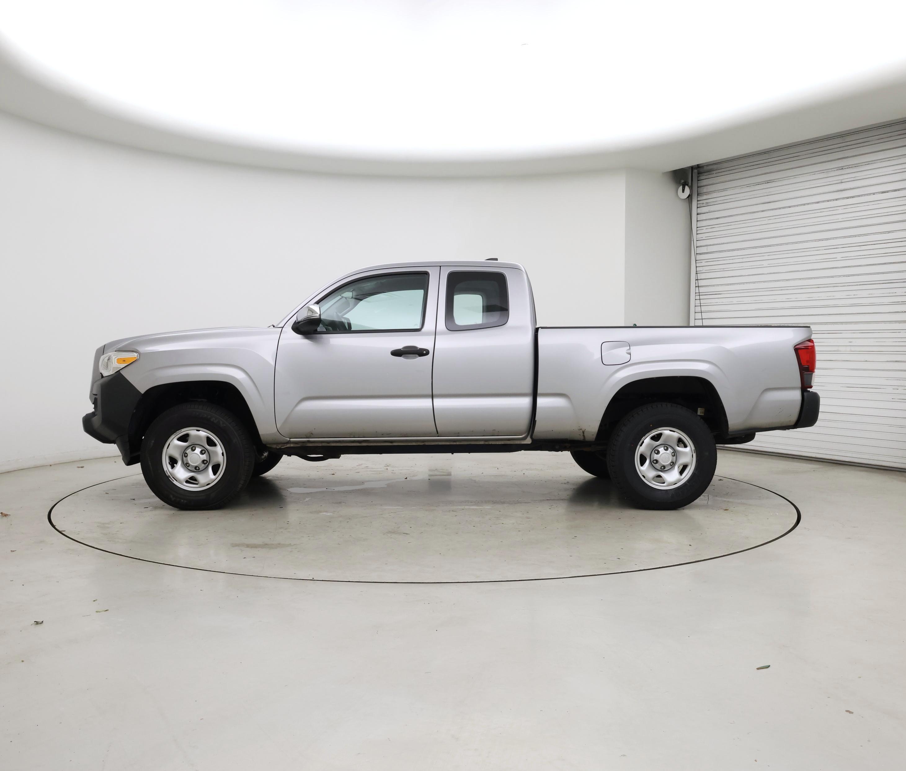 Thumbnail: 2018 Toyota Tacoma - 3