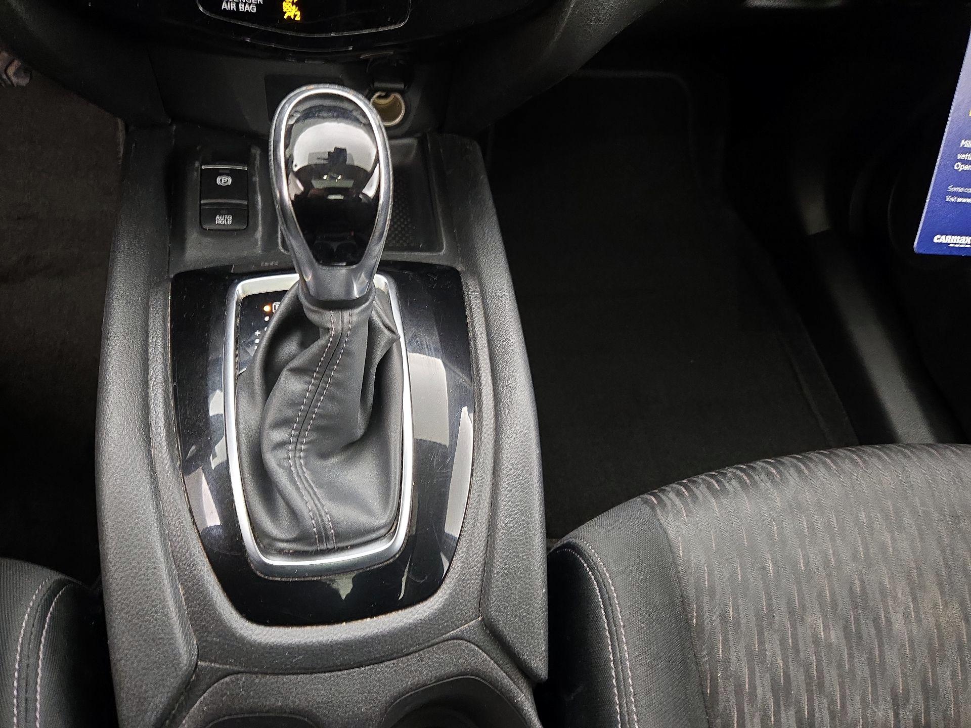 Thumbnail: 2019 Nissan Rogue - 18