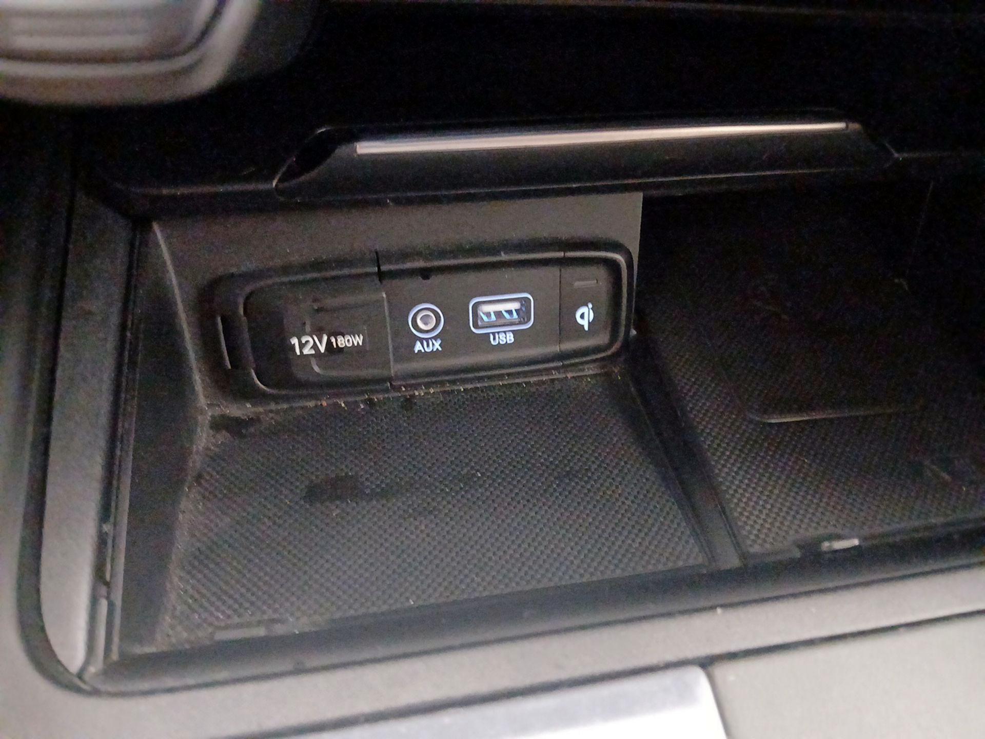 Thumbnail: 2019 Genesis G70 - 19