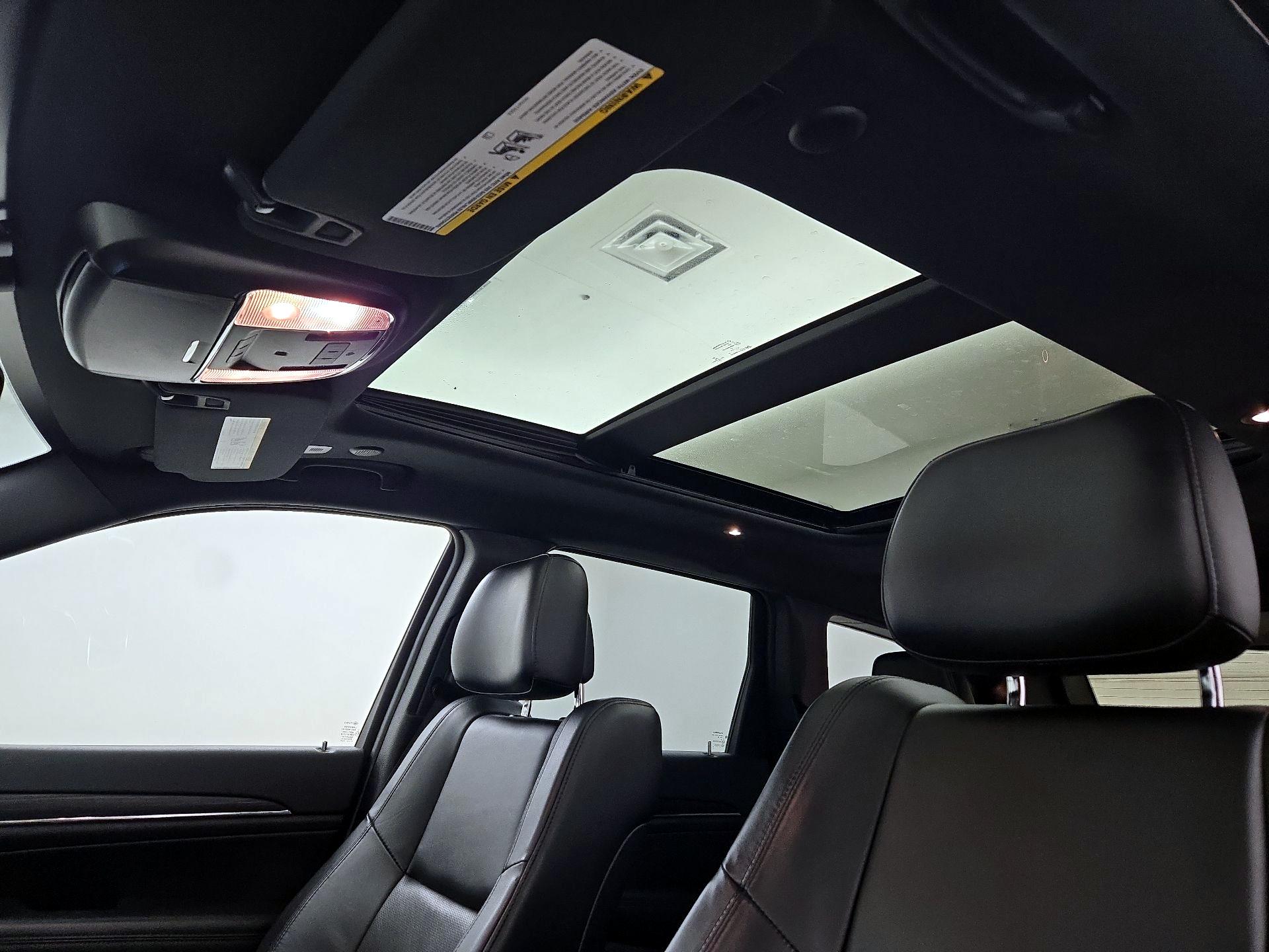 Thumbnail: 2020 Jeep Grand Cherokee - 20