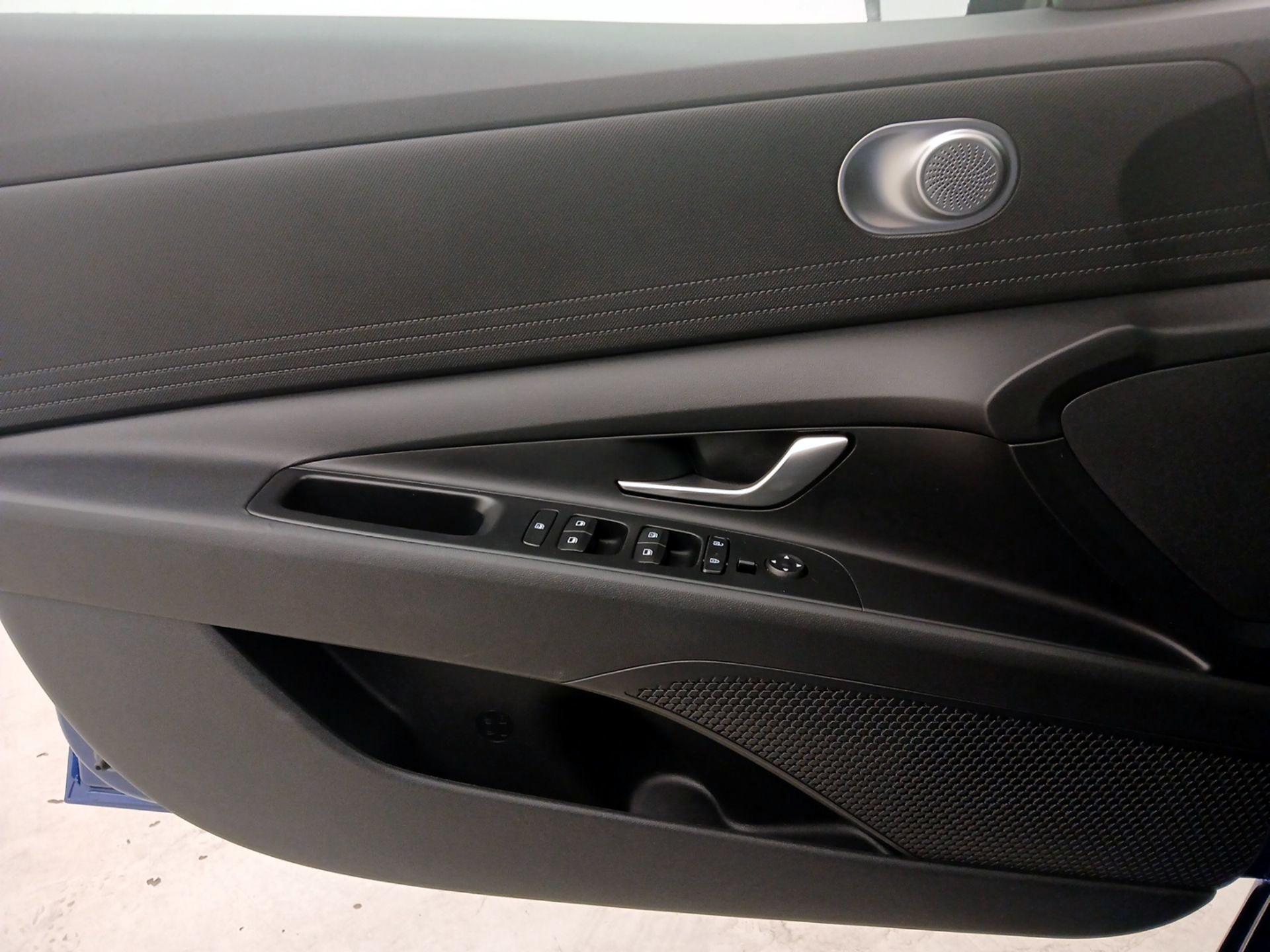 Thumbnail: 2022 Hyundai Elantra - 12