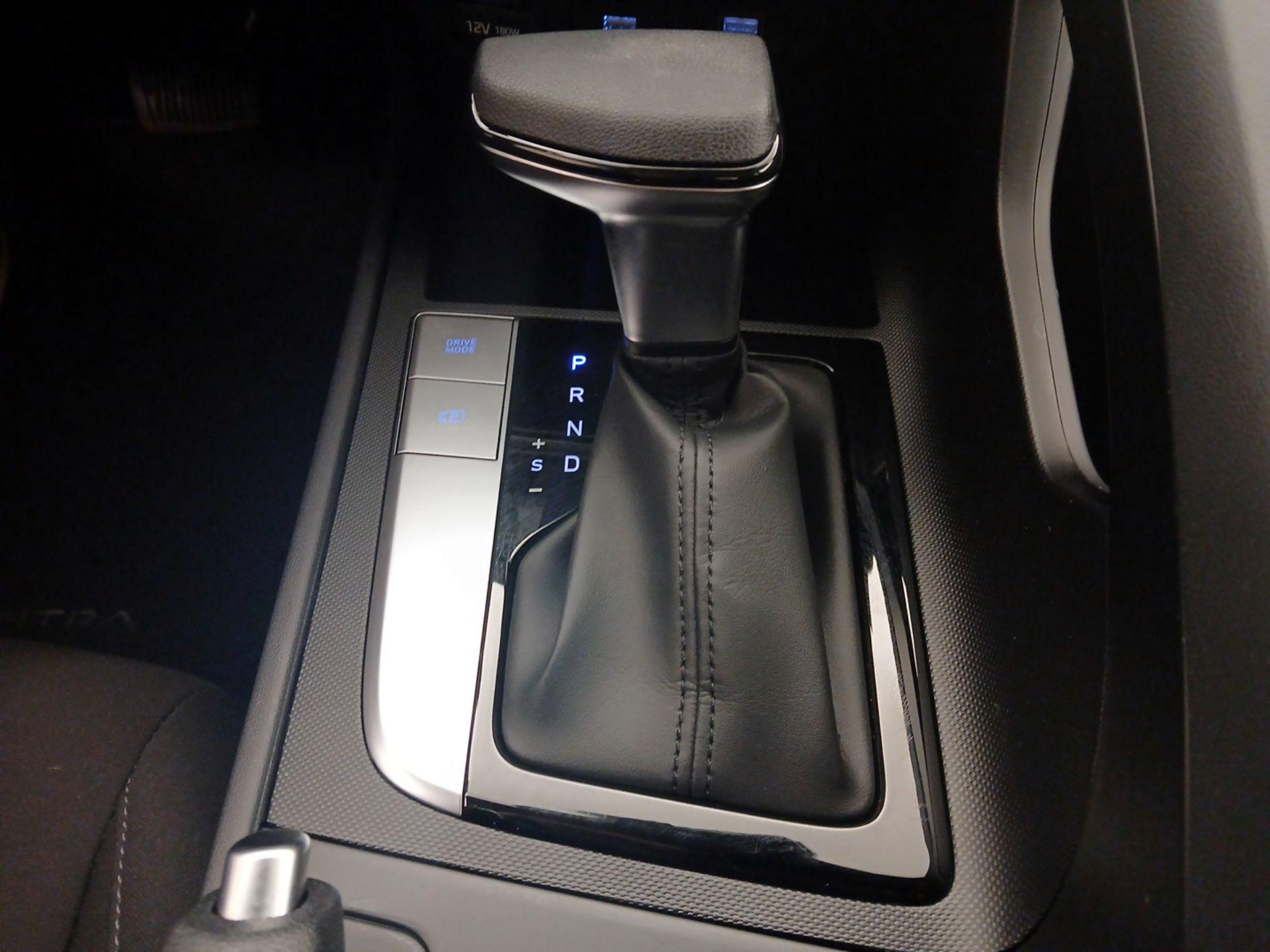 Thumbnail: 2022 Hyundai Elantra - 17