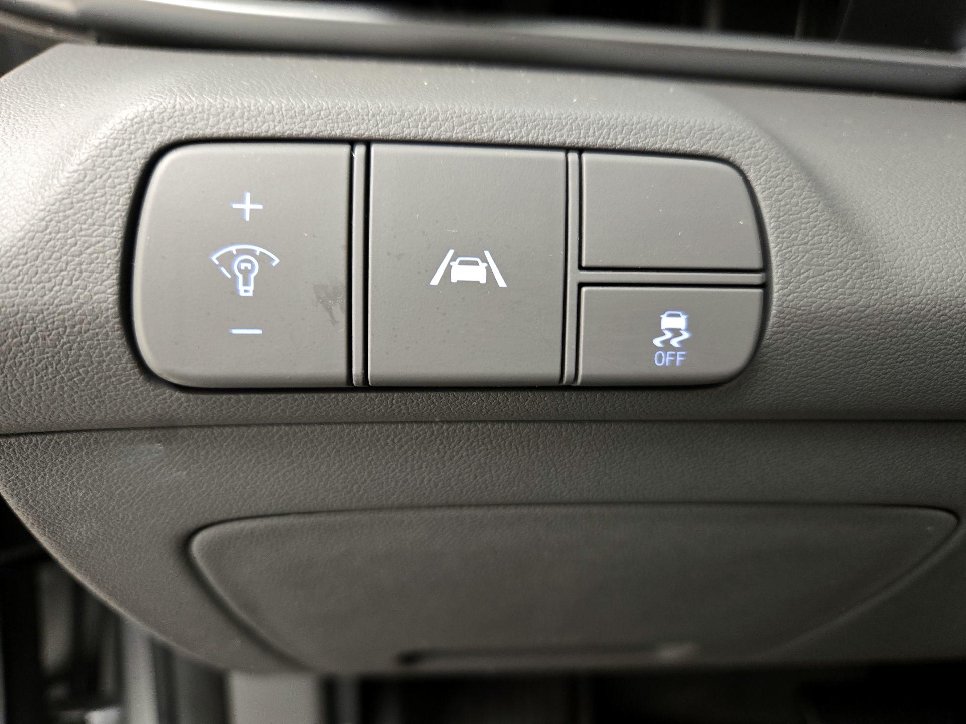 Thumbnail: 2021 Hyundai Elantra - 13