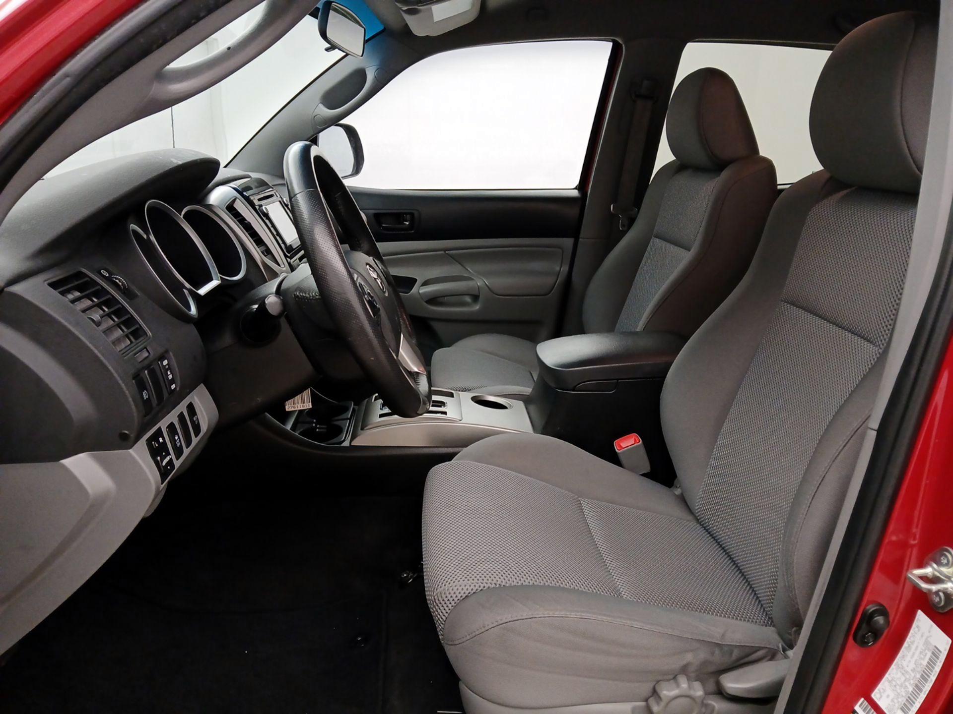 Thumbnail: 2015 Toyota Tacoma - 11