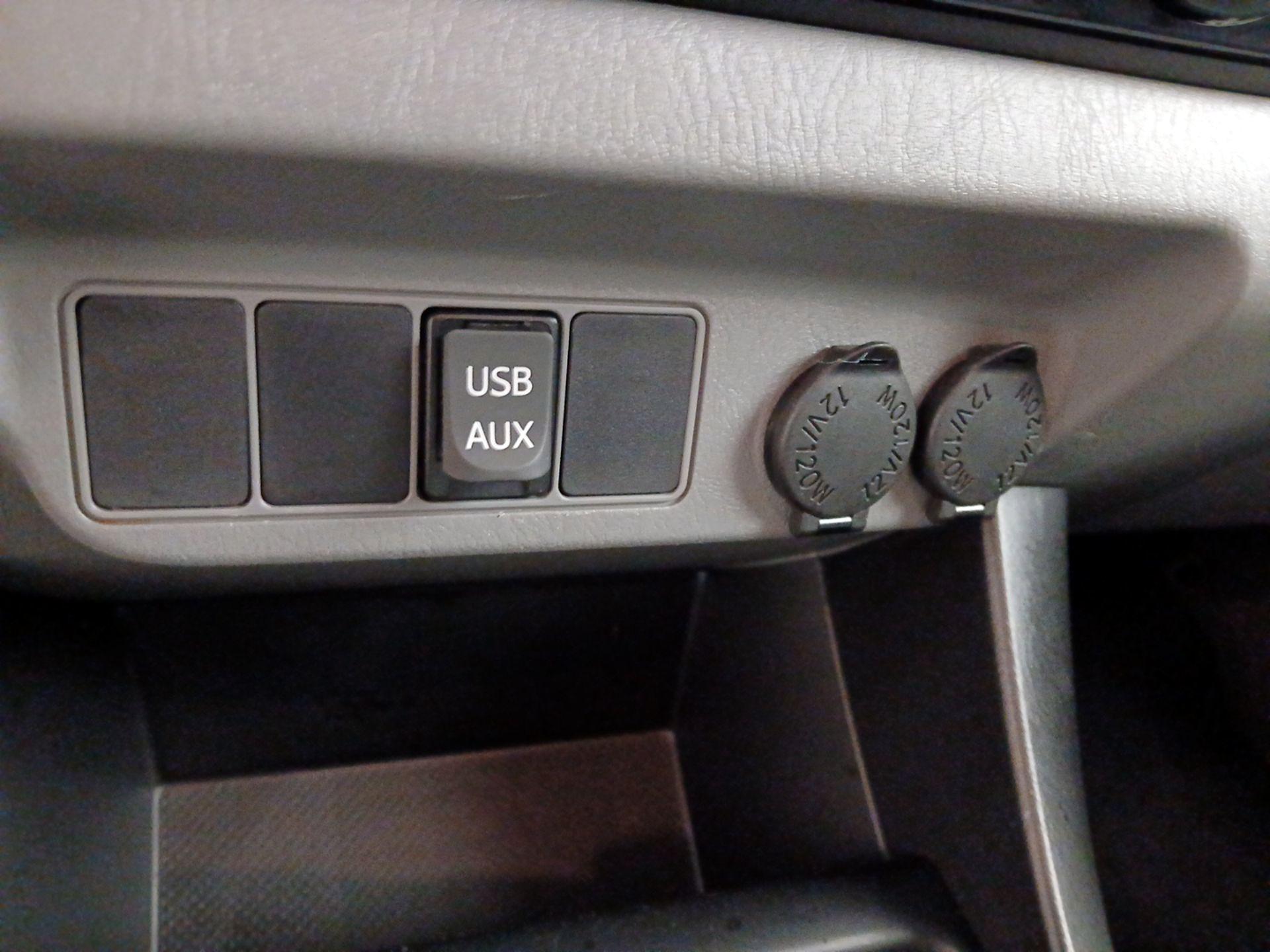 Thumbnail: 2015 Toyota Tacoma - 18