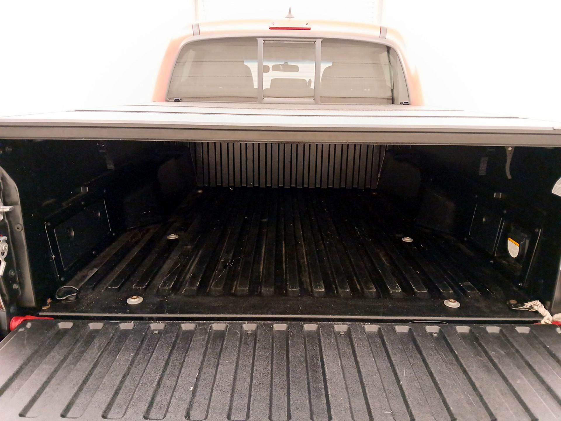 Thumbnail: 2015 Toyota Tacoma - 20