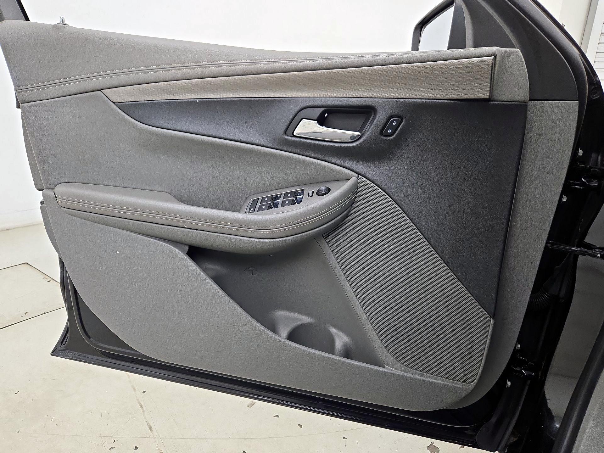 Thumbnail: 2017 Chevrolet Impala - 12