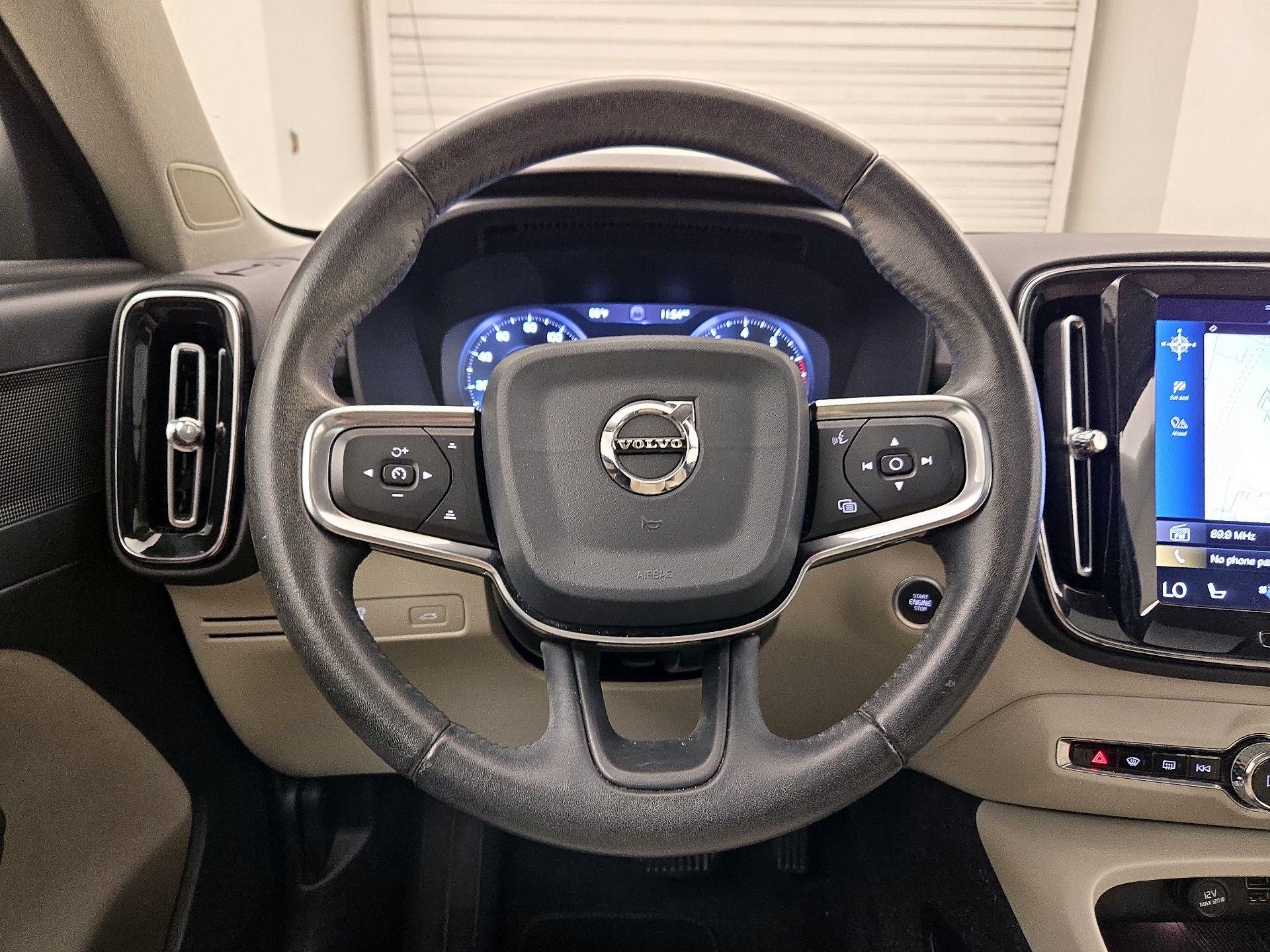 Thumbnail: 2020 Volvo XC40 - 10