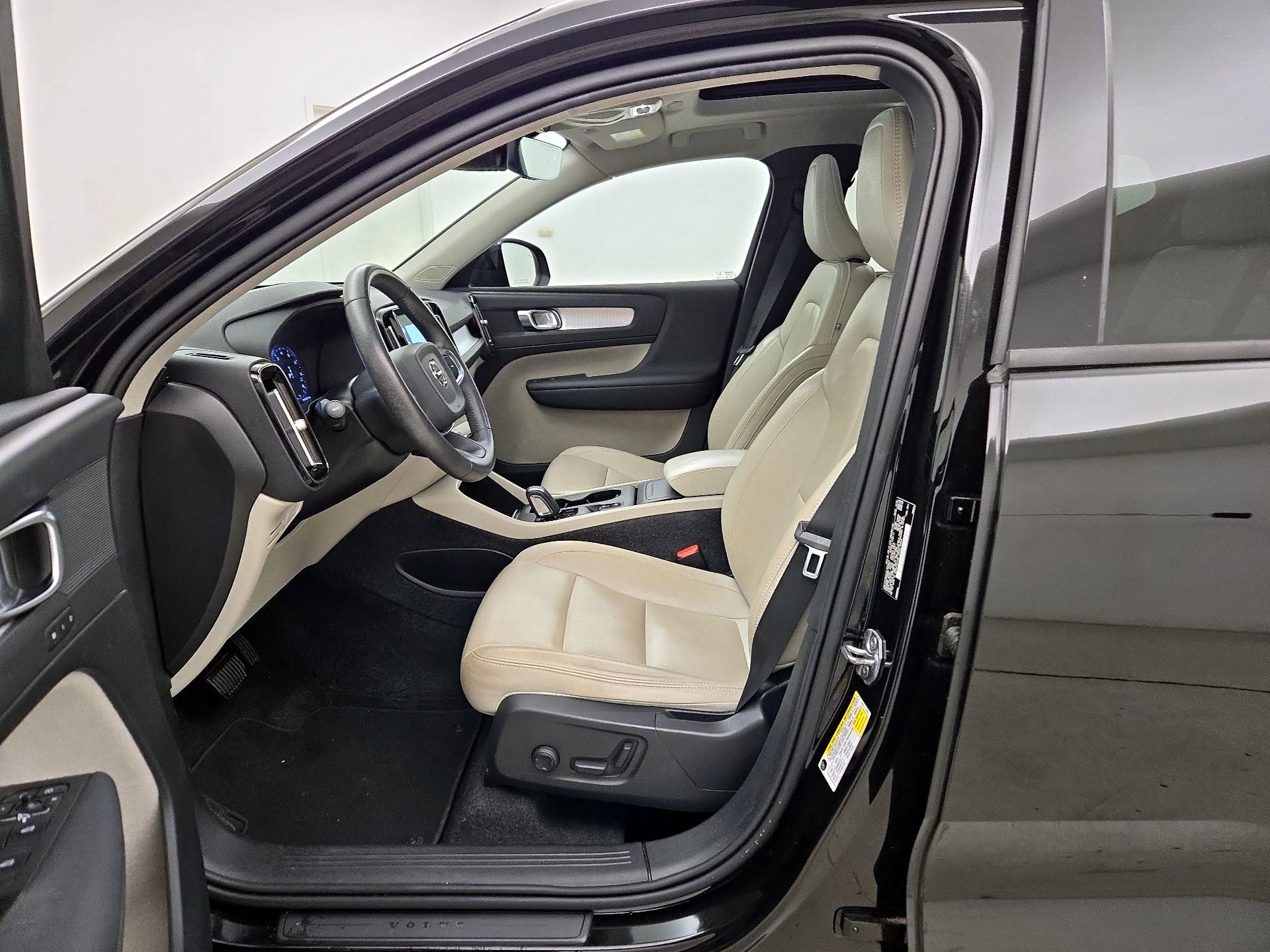 Thumbnail: 2020 Volvo XC40 - 11