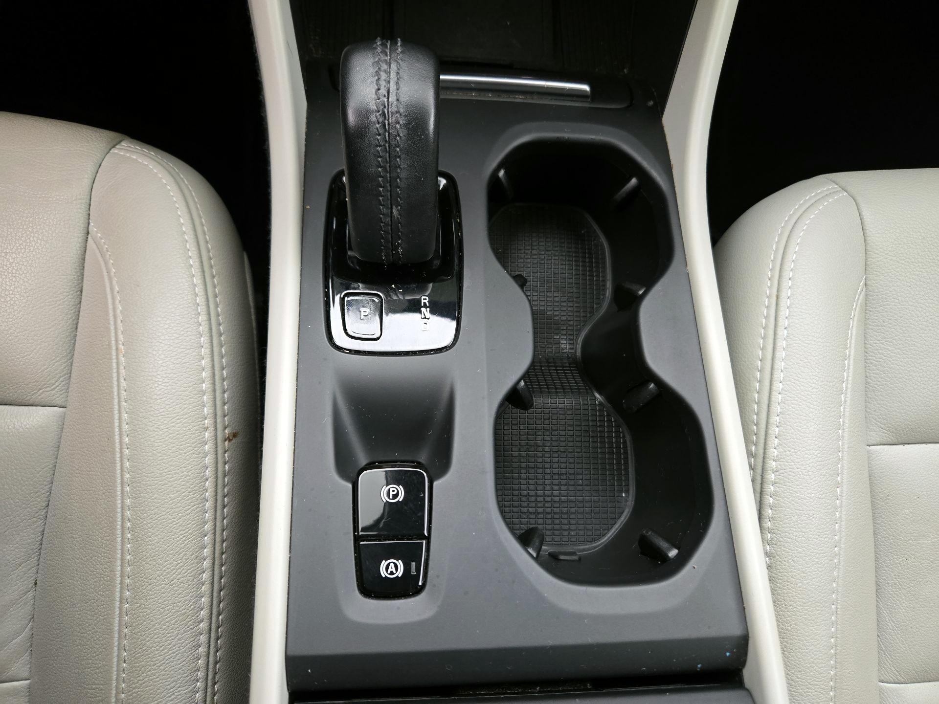 Thumbnail: 2020 Volvo XC40 - 18