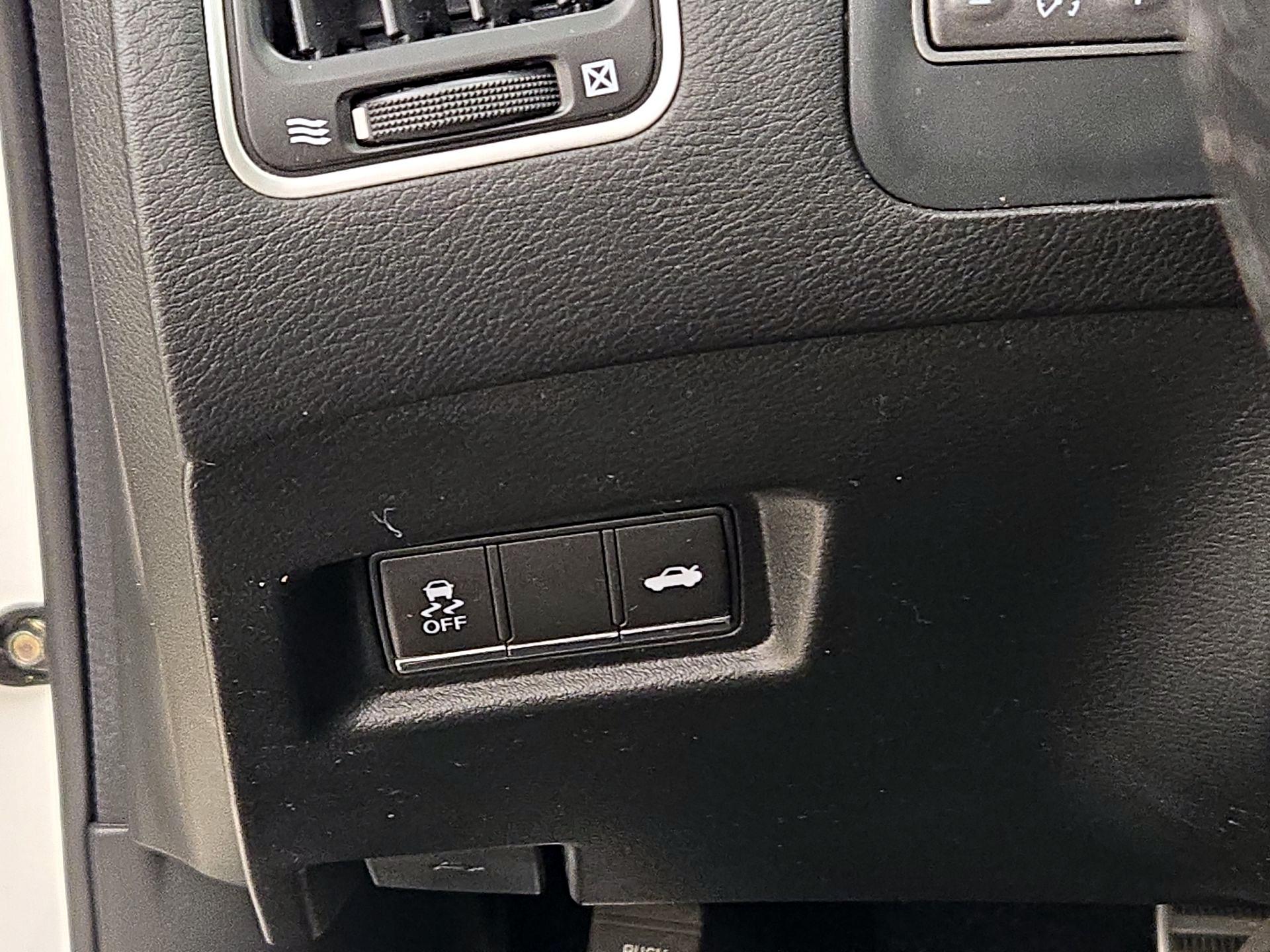 Thumbnail: 2016 INFINITI  - 13