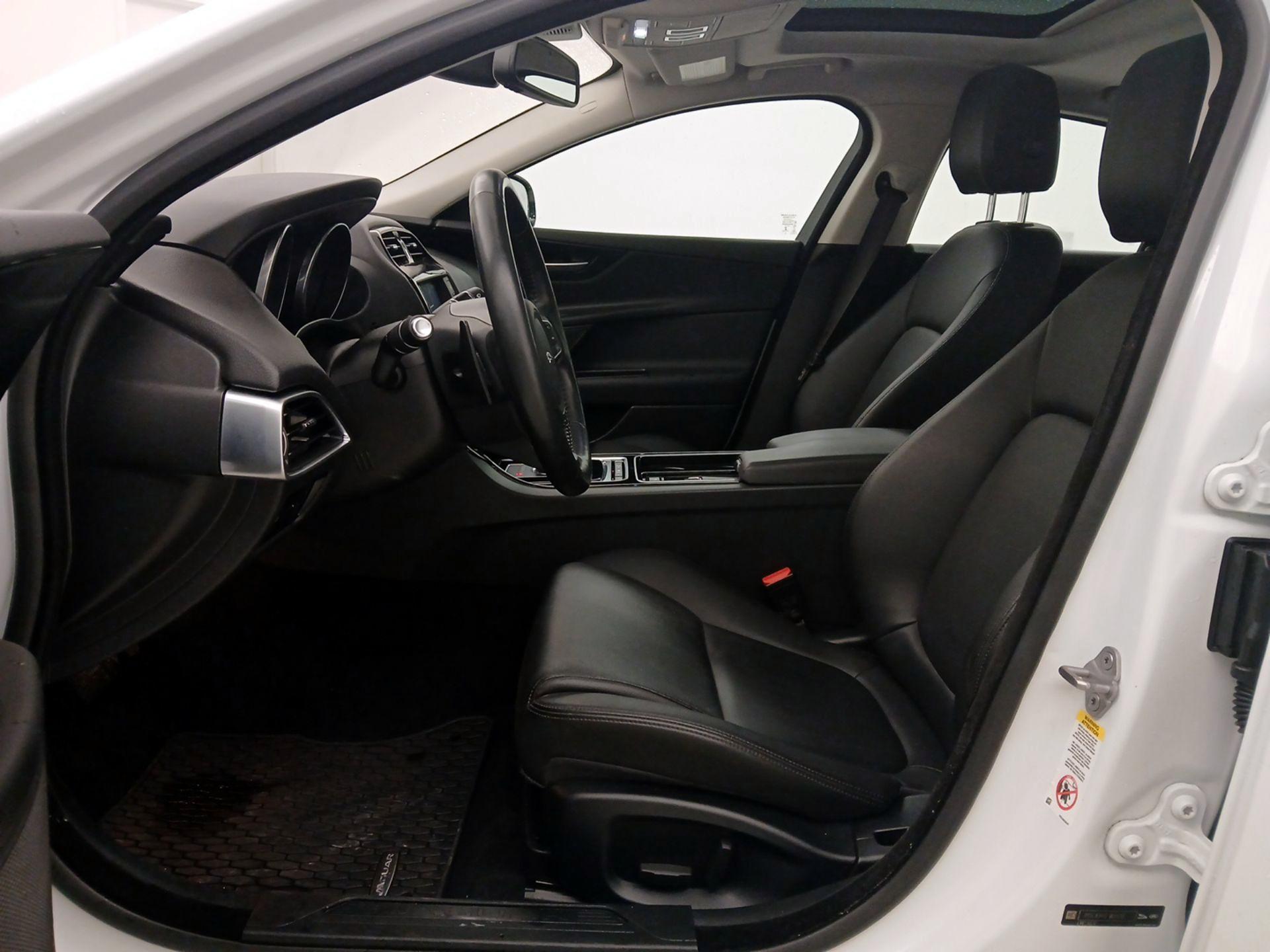 Thumbnail: 2018 Jaguar XE - 11