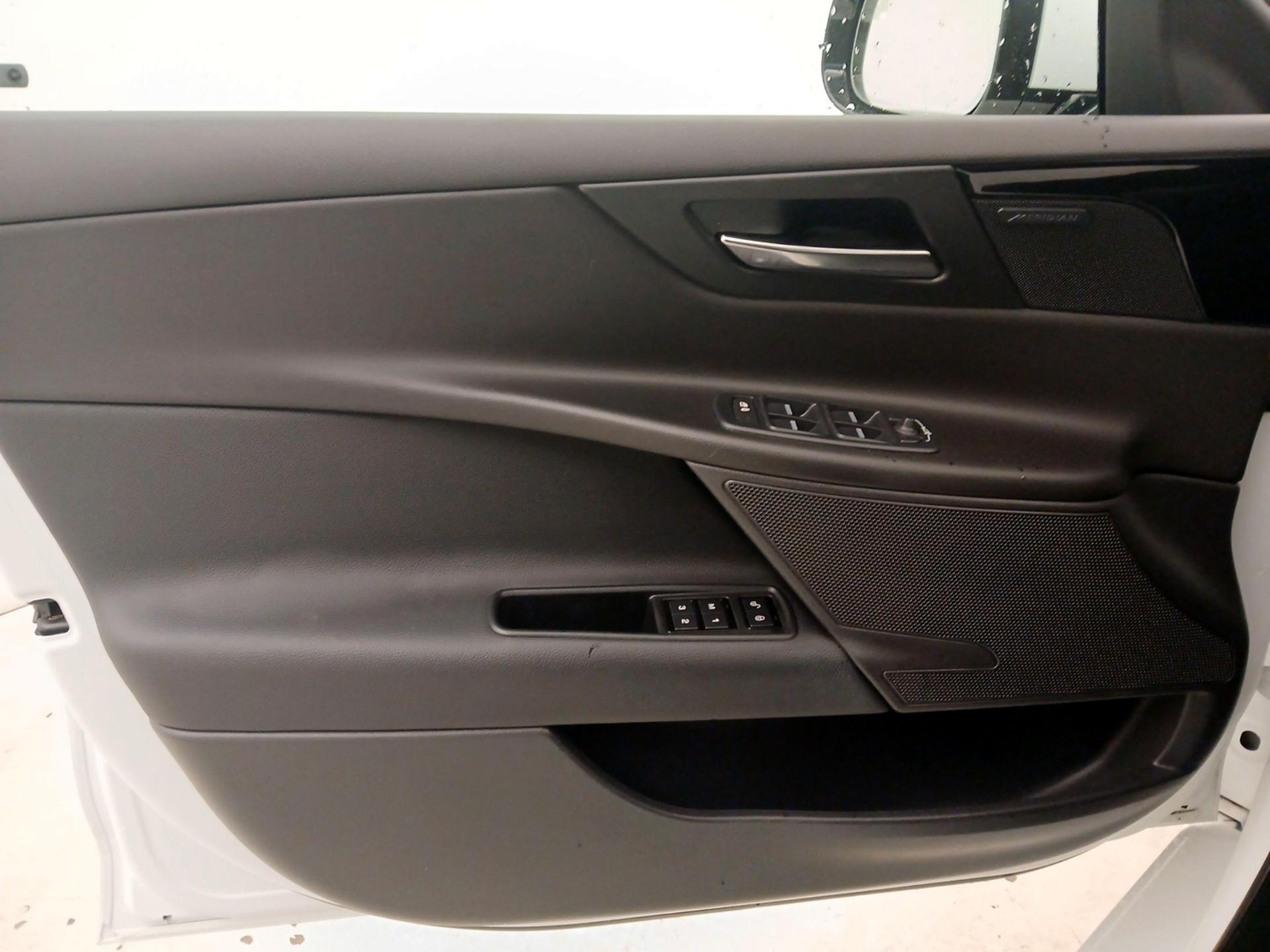 Thumbnail: 2018 Jaguar XE - 12