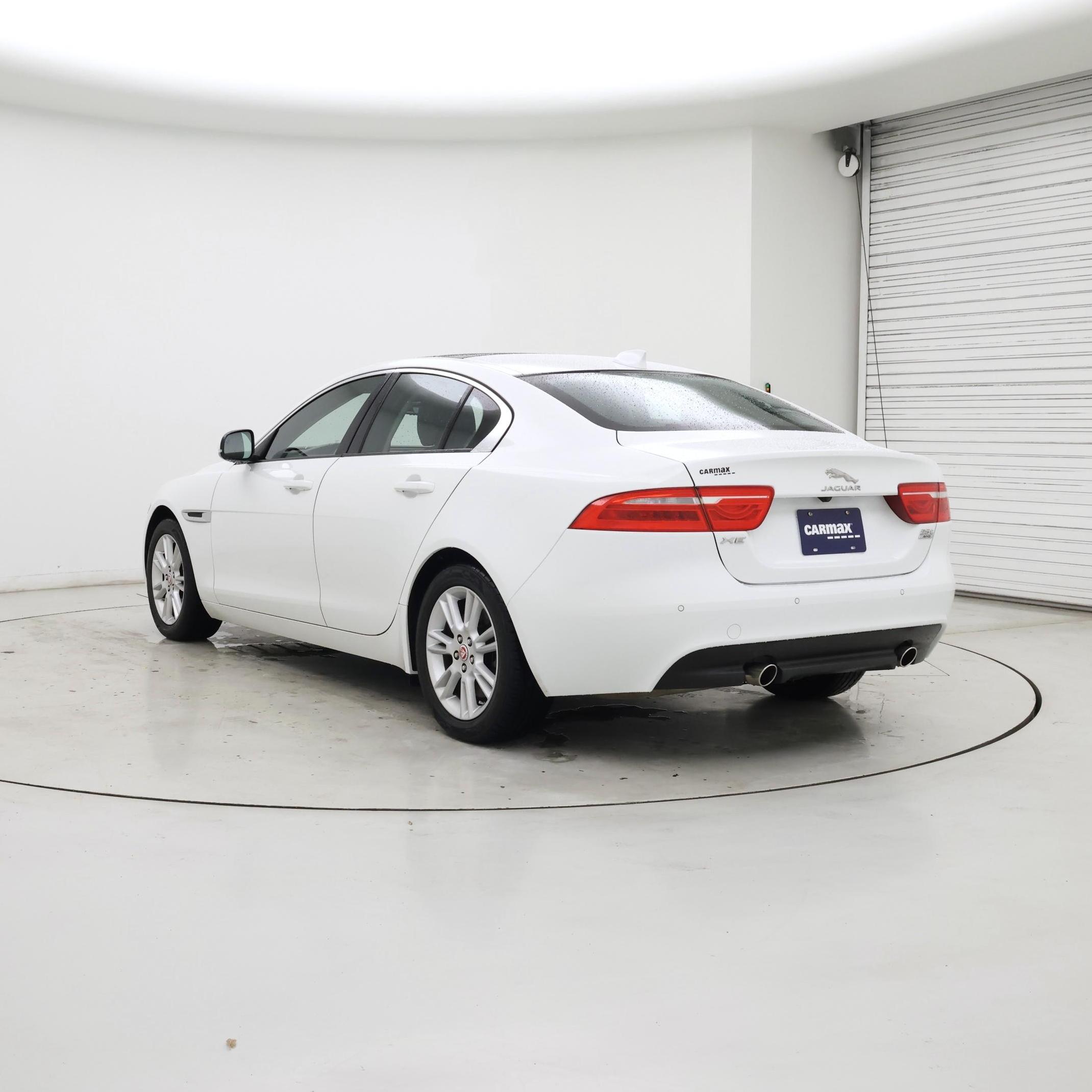 Thumbnail: 2018 Jaguar XE - 2