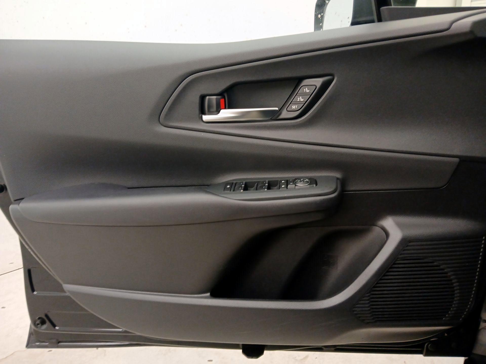 Thumbnail: 2023 Toyota Prius Prime - 12