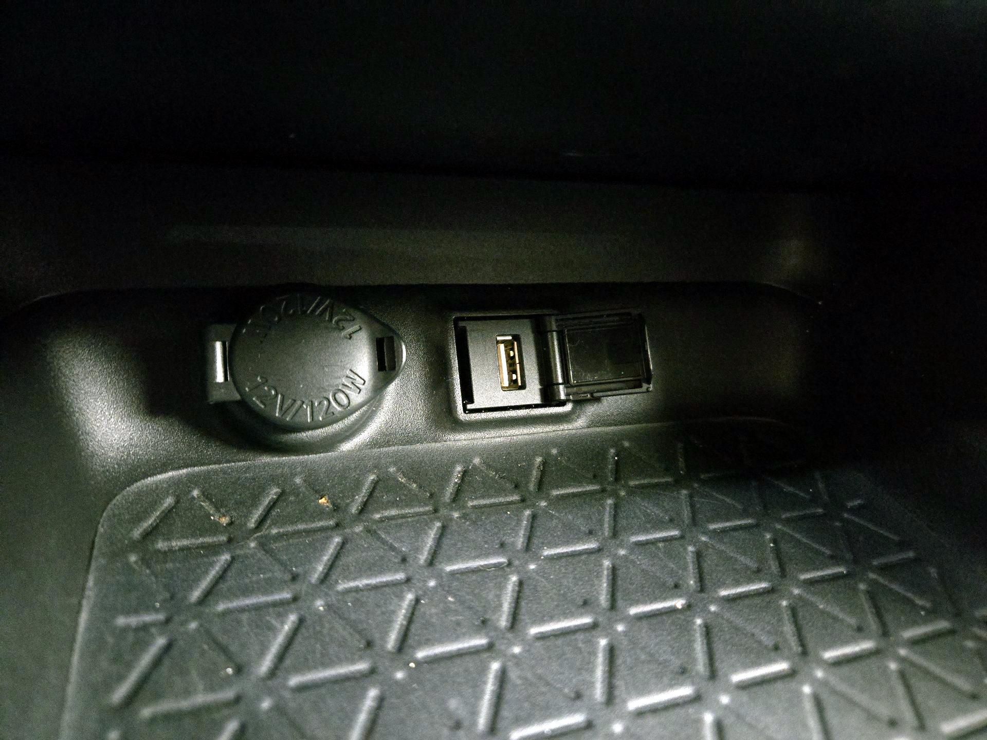 Thumbnail: 2022 Toyota RAV4 - 18