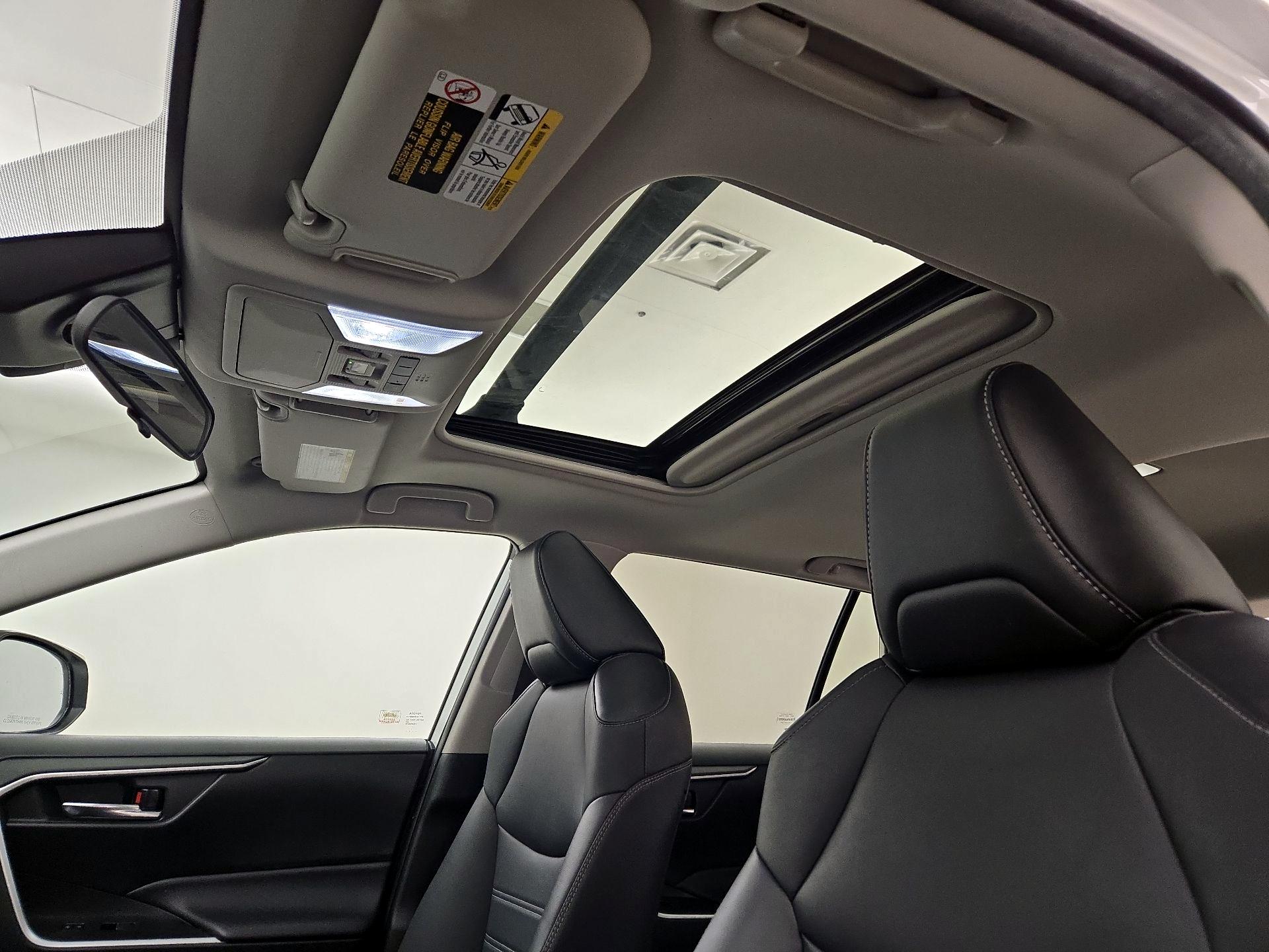 Thumbnail: 2022 Toyota RAV4 - 19