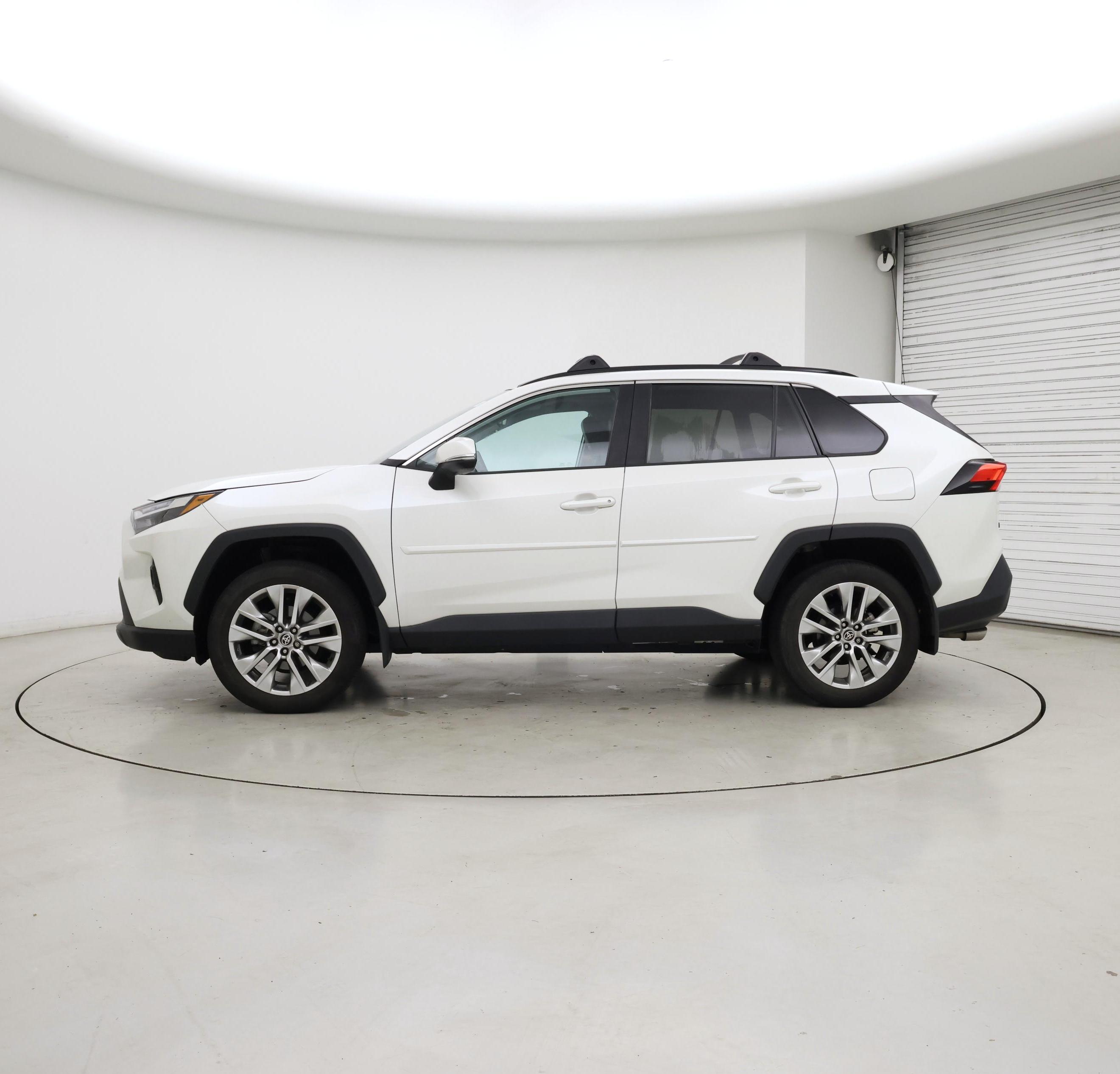 Thumbnail: 2022 Toyota RAV4 - 3