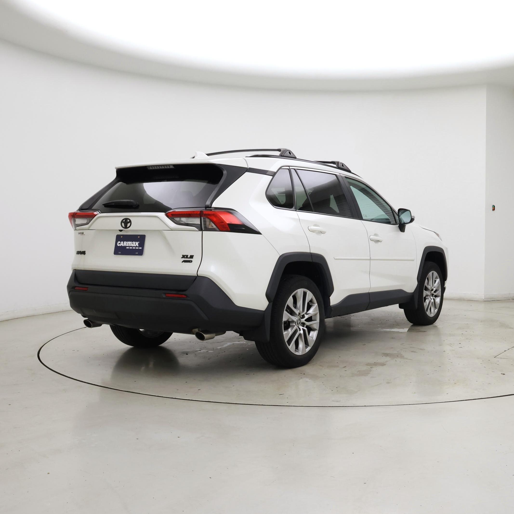 Thumbnail: 2022 Toyota RAV4 - 8