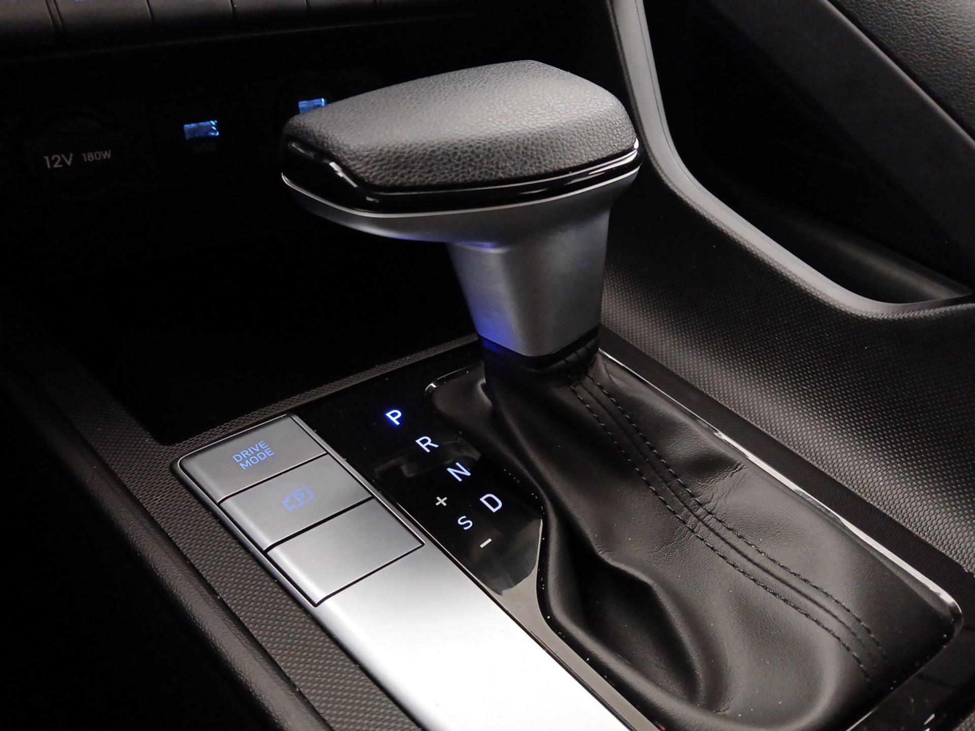 Thumbnail: 2023 Hyundai Elantra - 17