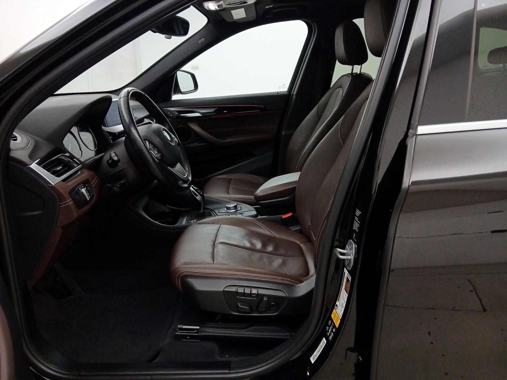 Thumbnail: 2021 BMW X1 - 11