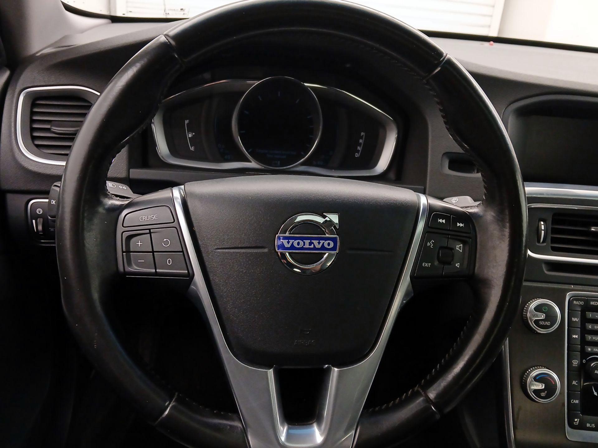 Thumbnail: 2016 Volvo S60 - 10