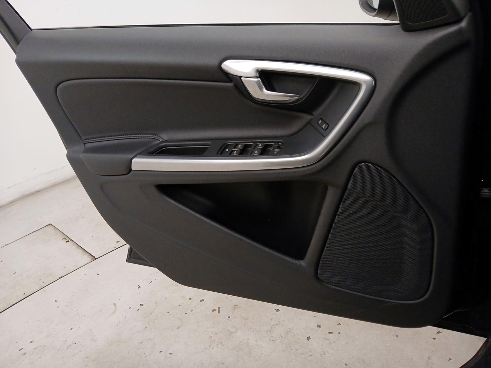 Thumbnail: 2016 Volvo S60 - 12