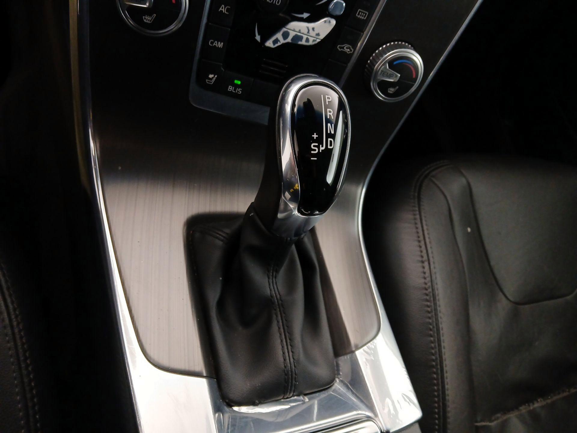 Thumbnail: 2016 Volvo S60 - 16