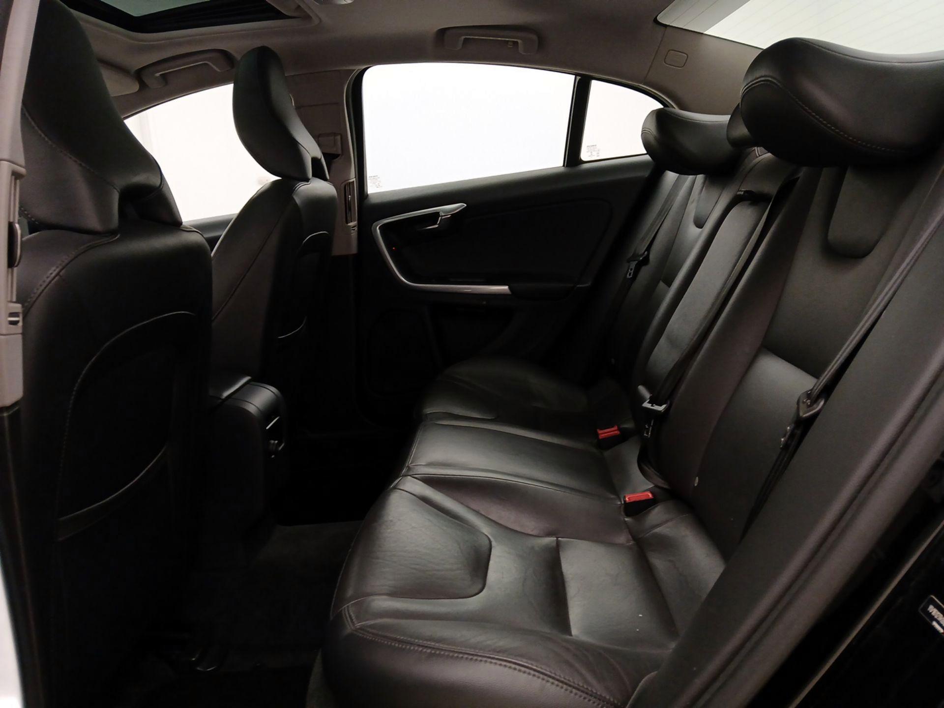 Thumbnail: 2016 Volvo S60 - 19