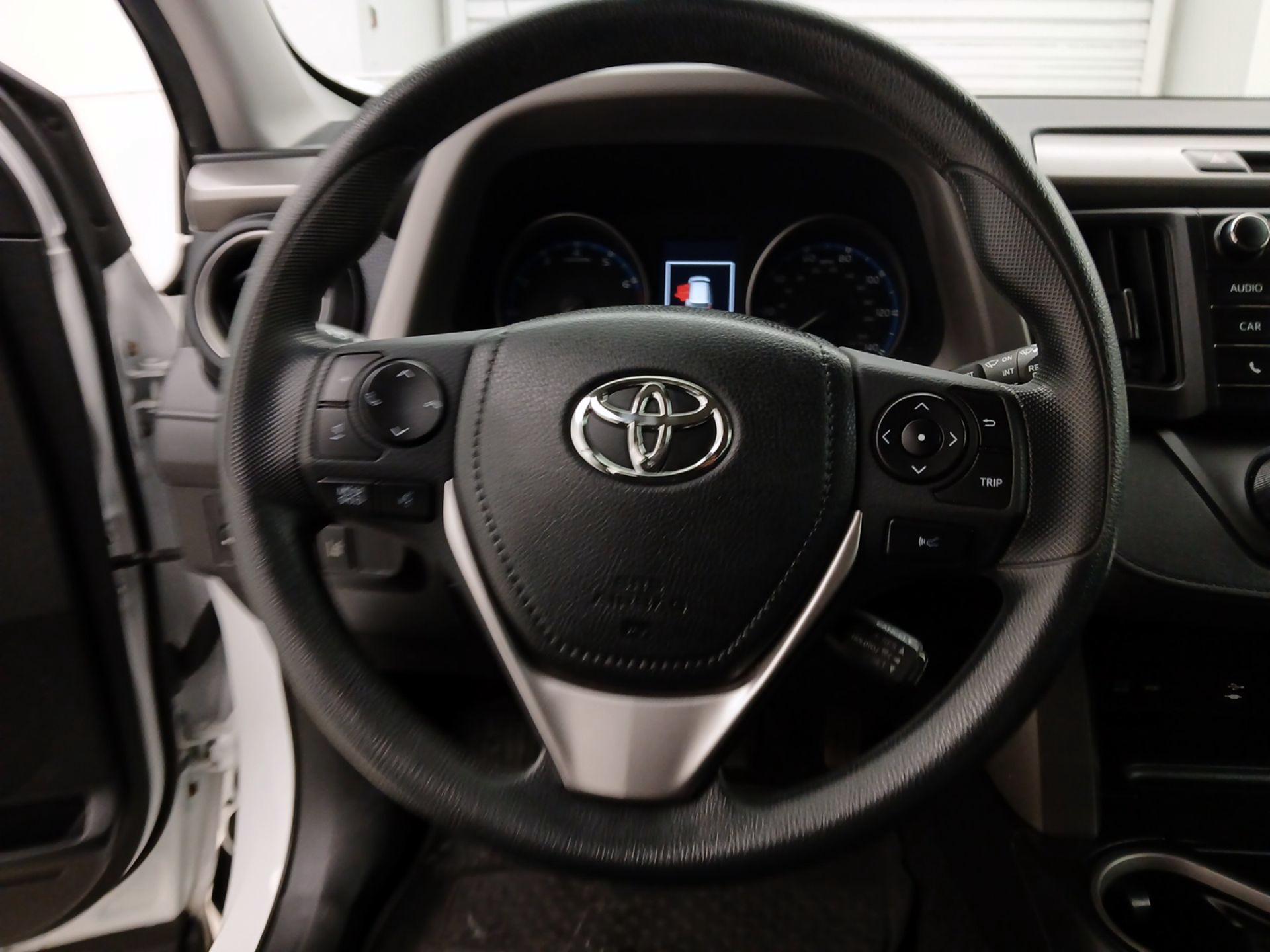 Thumbnail: 2018 Toyota RAV4 - 10