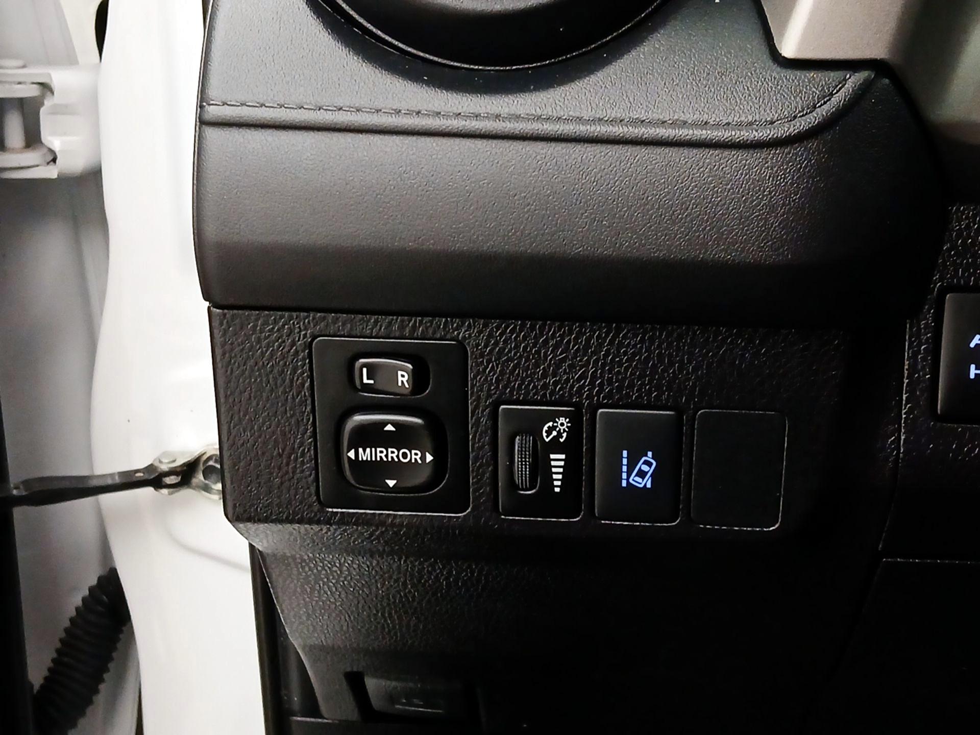 Thumbnail: 2018 Toyota RAV4 - 13