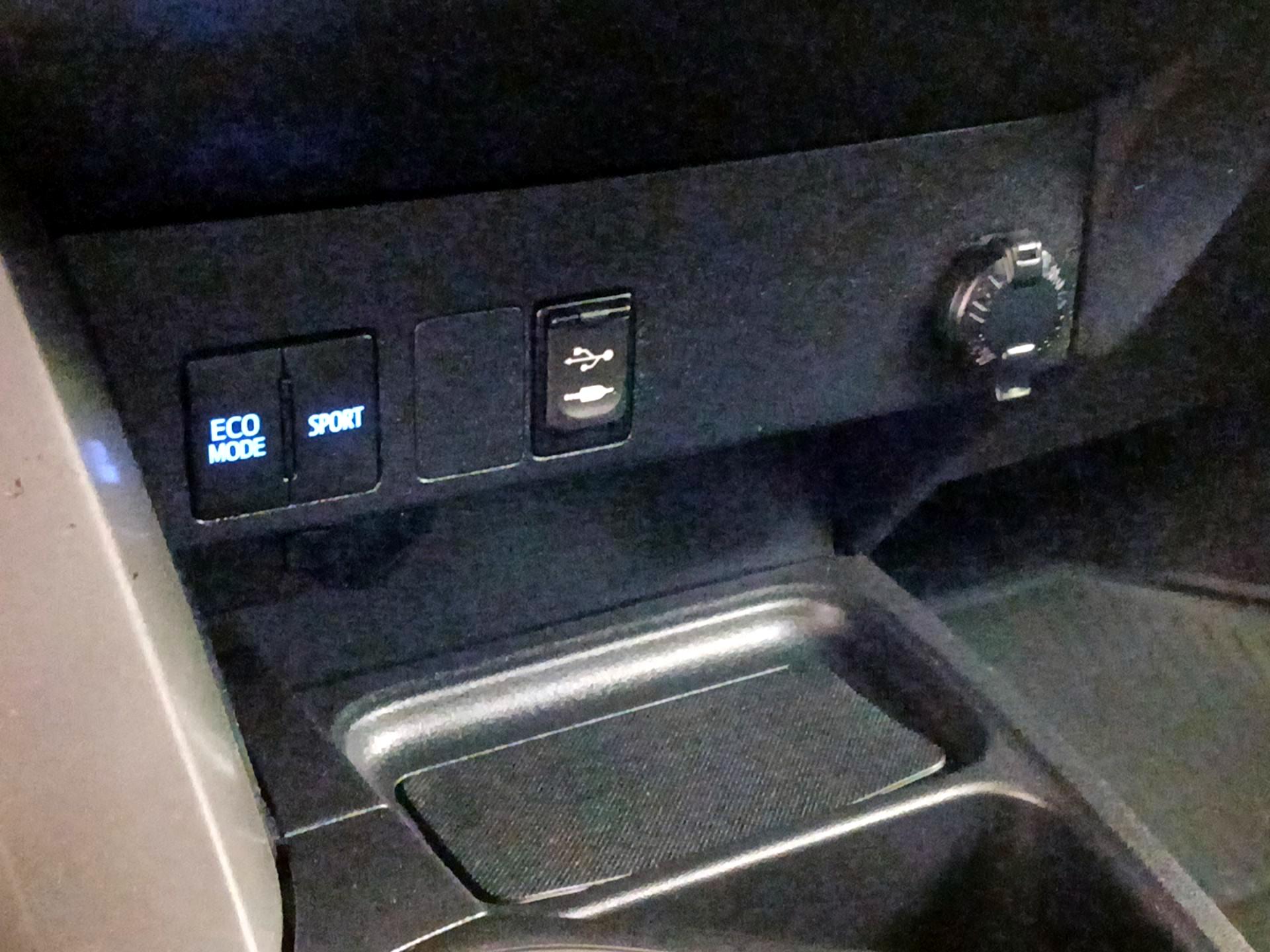 Thumbnail: 2018 Toyota RAV4 - 18