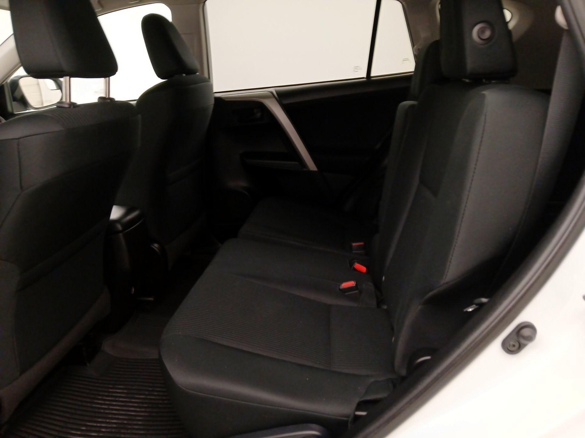 Thumbnail: 2018 Toyota RAV4 - 19