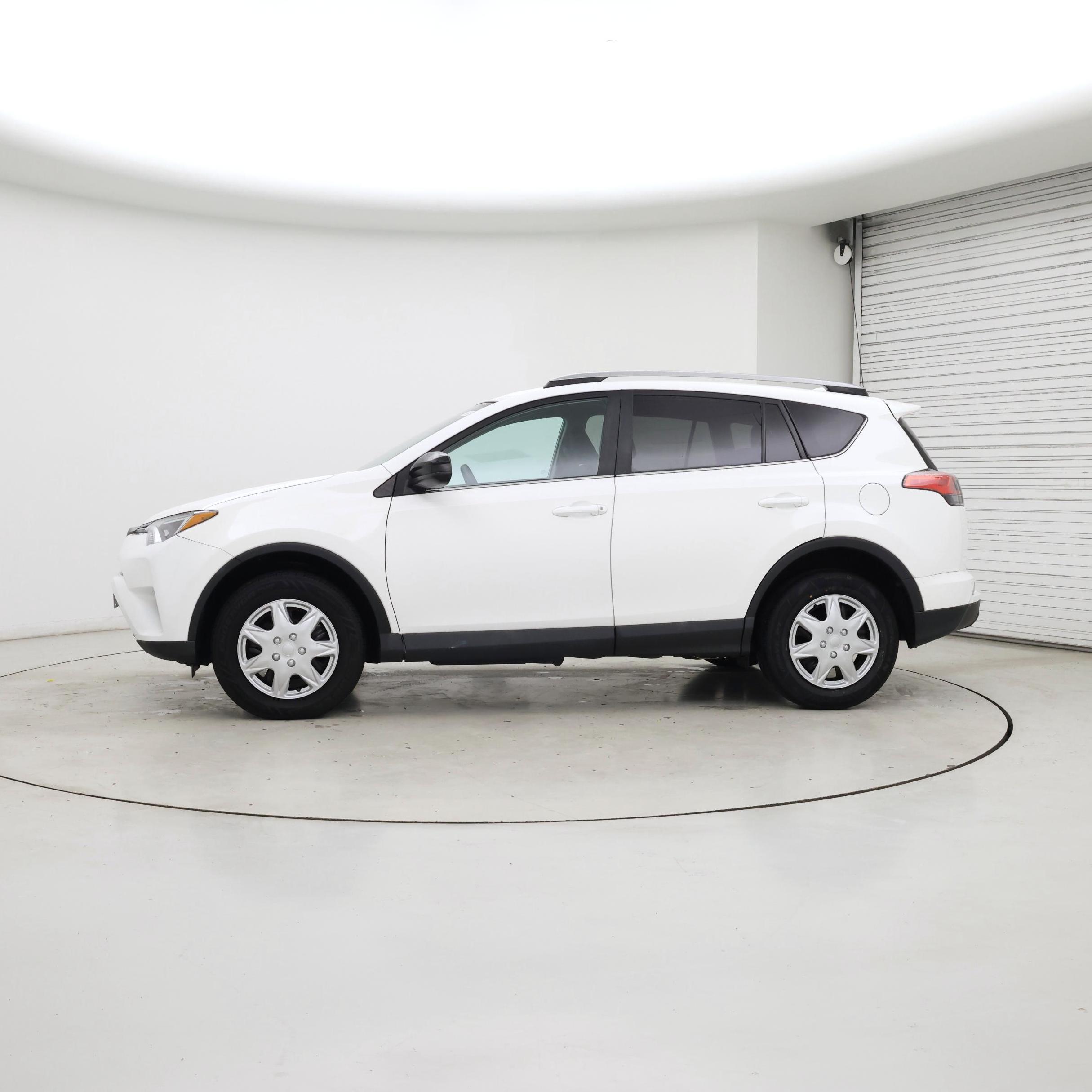 Thumbnail: 2018 Toyota RAV4 - 3