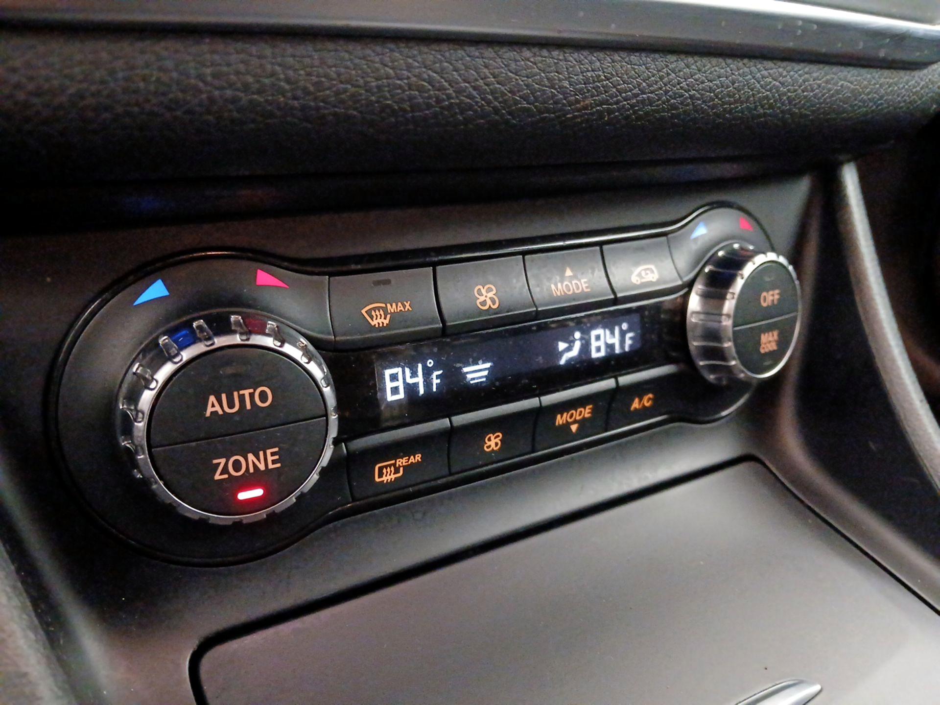 Thumbnail: 2015 Mercedes-Benz CLA - 17