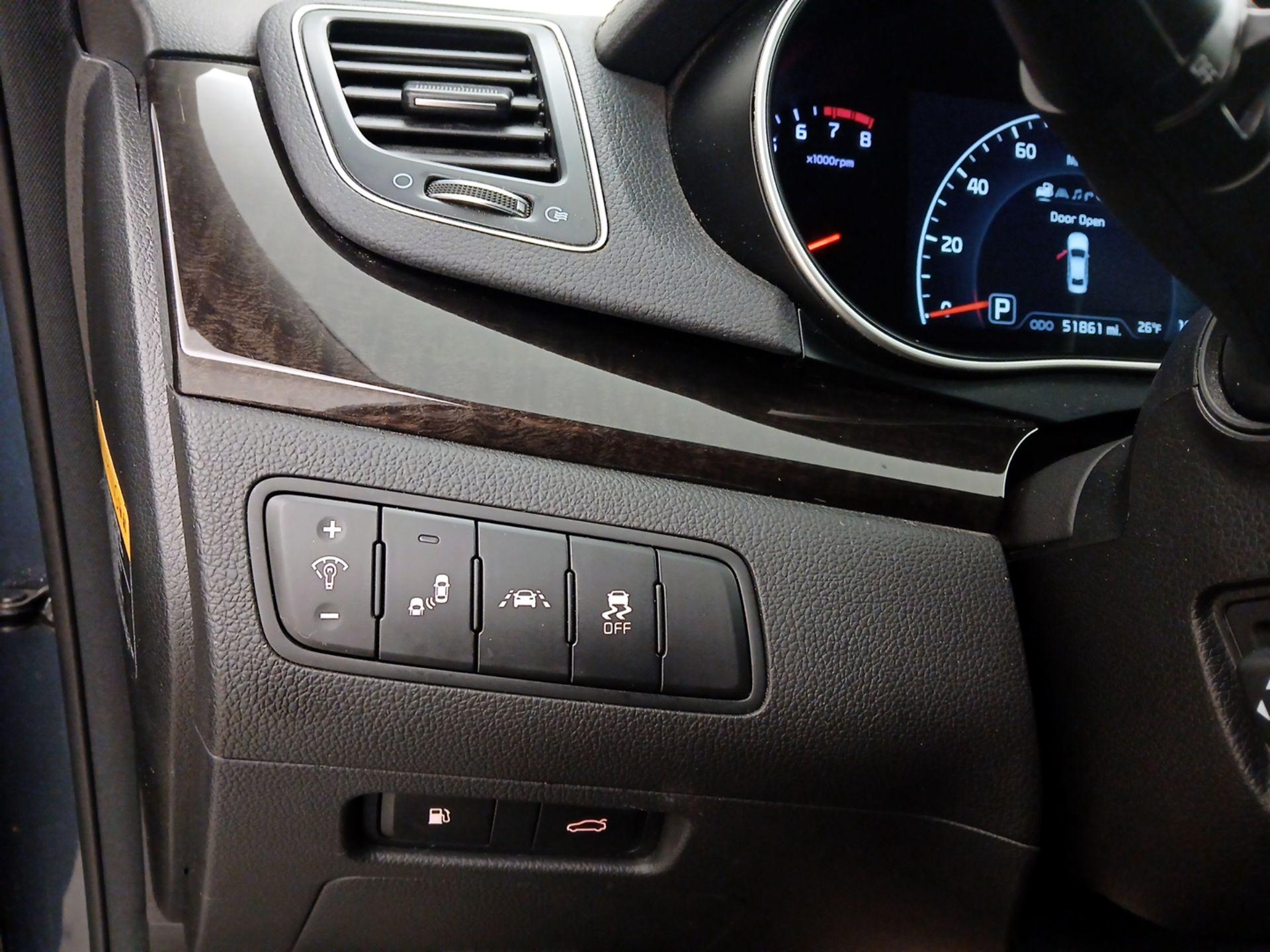 Thumbnail: 2015 Kia Cadenza - 13