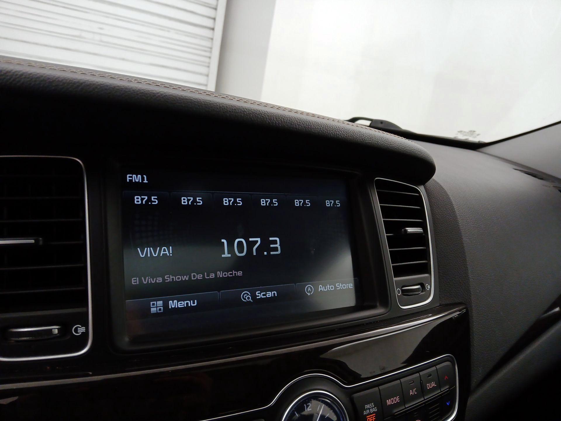 Thumbnail: 2015 Kia Cadenza - 16