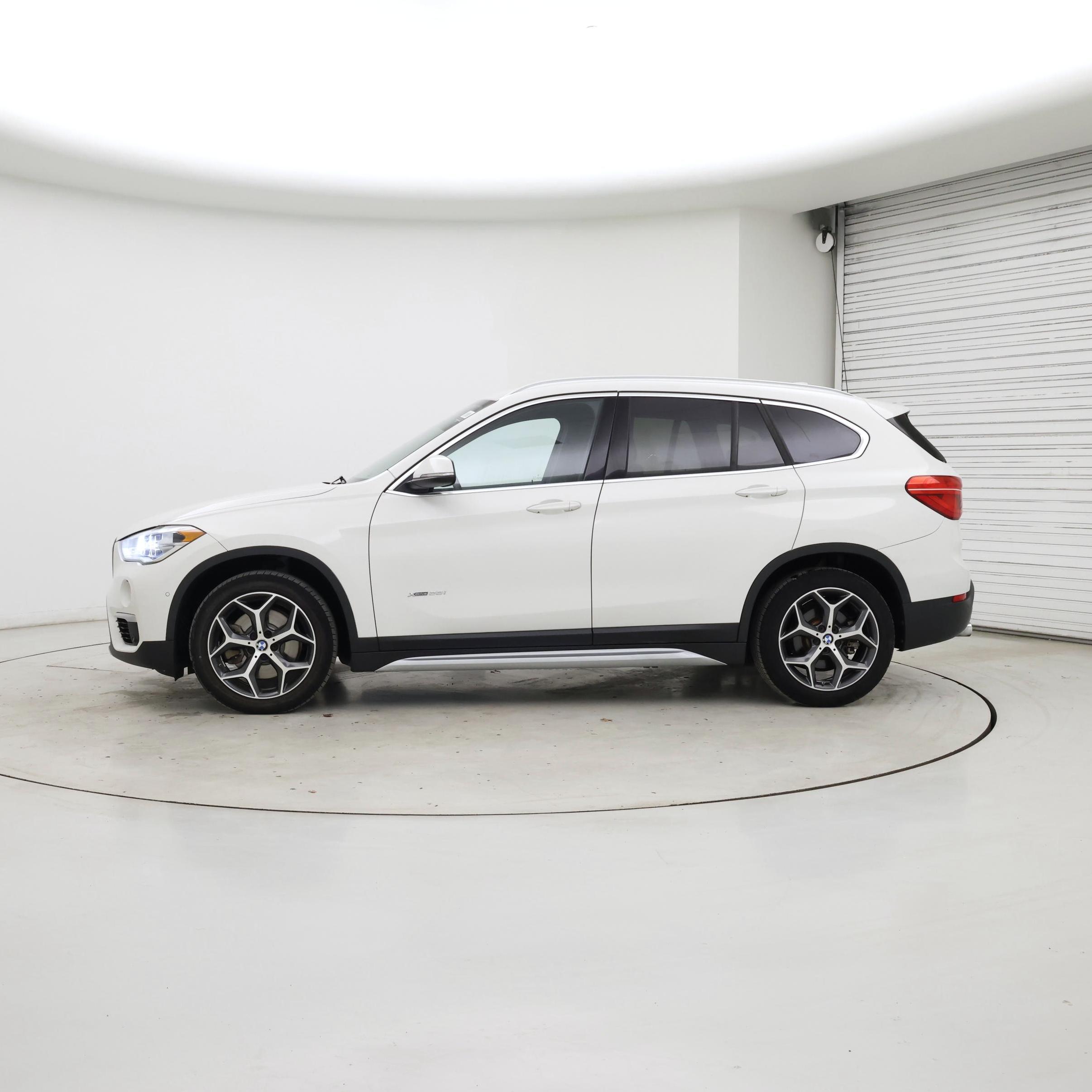 Thumbnail: 2017 BMW X1 - 3