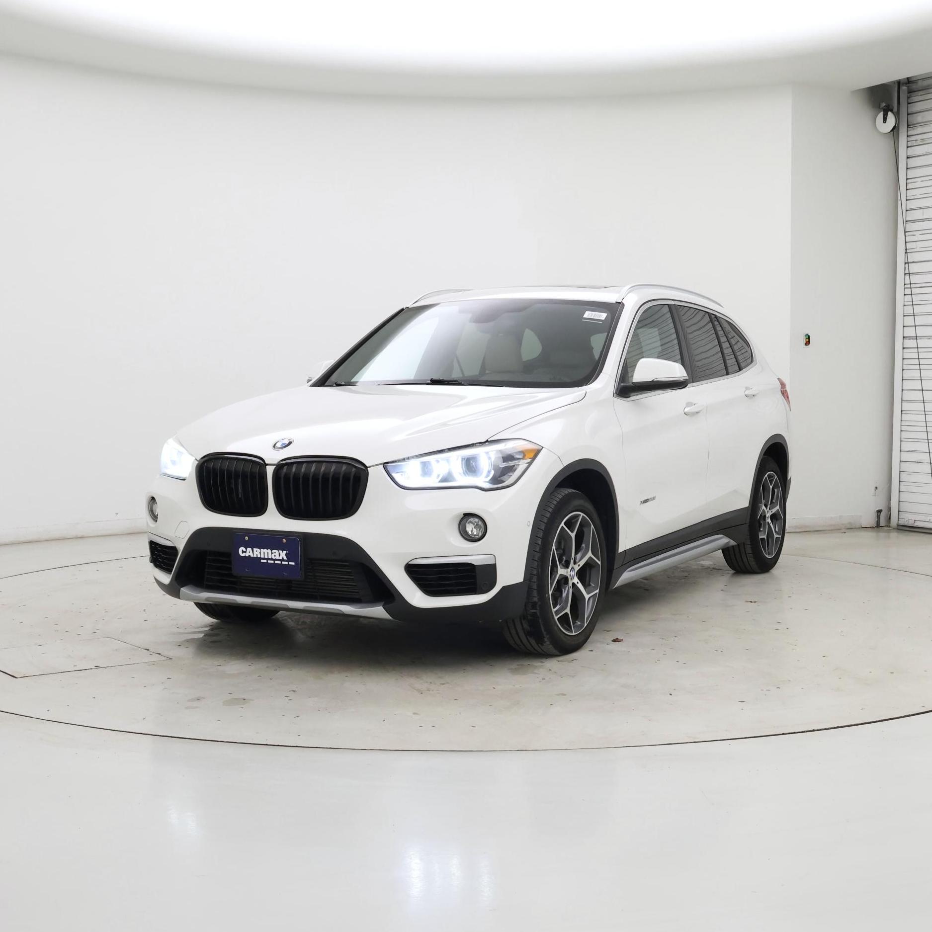 Thumbnail: 2017 BMW X1 - 4